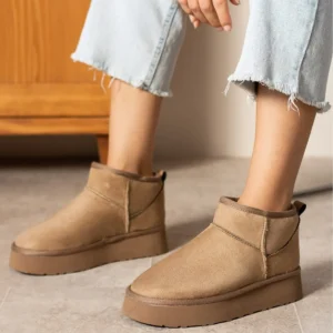 بوت و نیم‌ بوت زنانه یف با داخل خزدار، رنگ قهه‌ای تیره، از جنس سئید با زیره ضخیم مناسب فصل زمستان. برند Genel Markalar - 8352