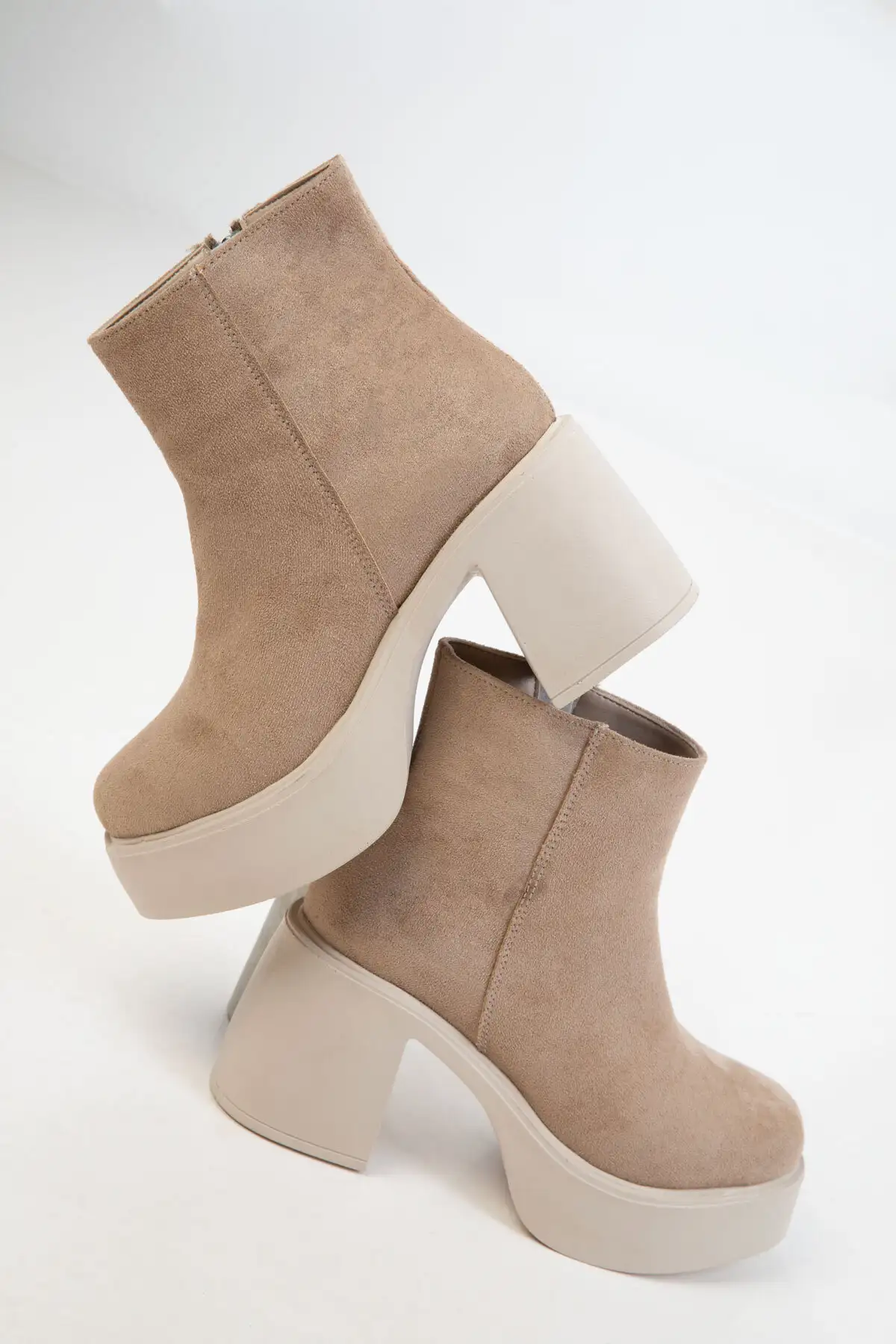 بوت و نیم بوت زنانه   ی  مخمل یزن 19986 برند SOHO - 7789 بوت و نیم بوت زنانه ی مخمل یزن 19986 برند SOHO - 7789