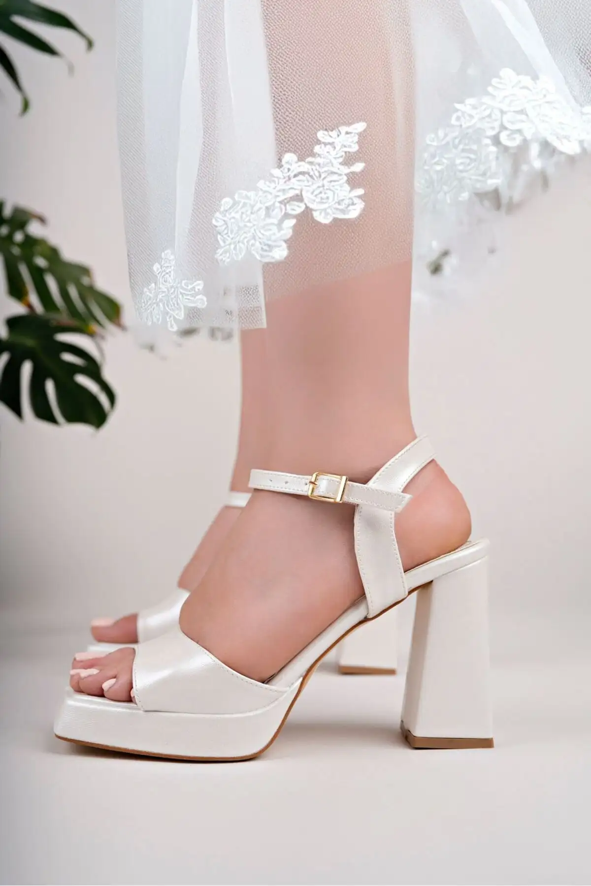 کفش پاشنه بلند زنانه  عروس پلتفرم با پاشنه  و گوشهدار  برند Lölük Moda - 7979 کفش پاشنه بلند زنانه عروس پلتفرم با پاشنه و گوشهدار برند Lölük Moda - 7979