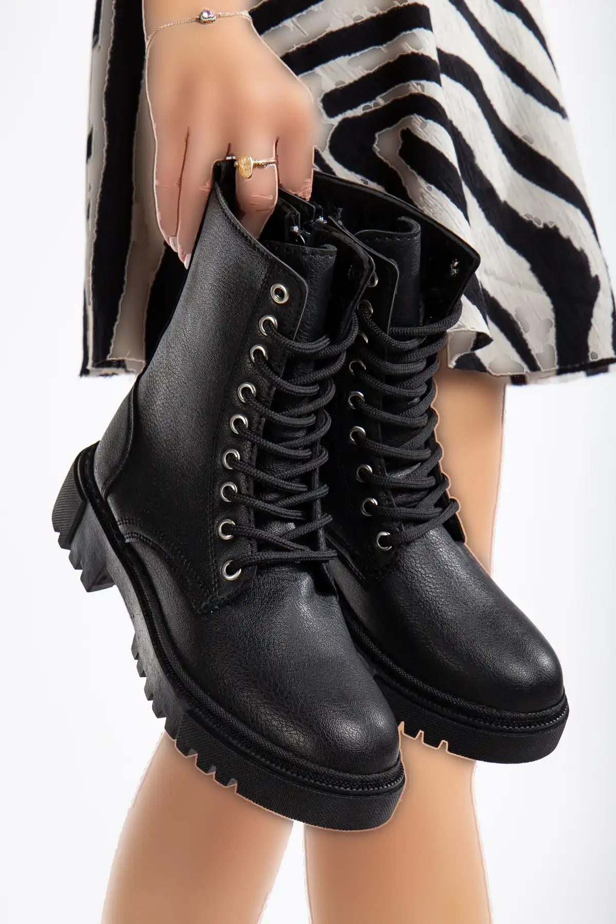 بوت و نیم بوت زنانه  رزمره  مقام در برابر سرما  دارای داخل پشمی برند DUMMET - 7557 بوت و نیم بوت زنانه رزمره مقام در برابر سرما دارای داخل پشمی برند DUMMET - 7557