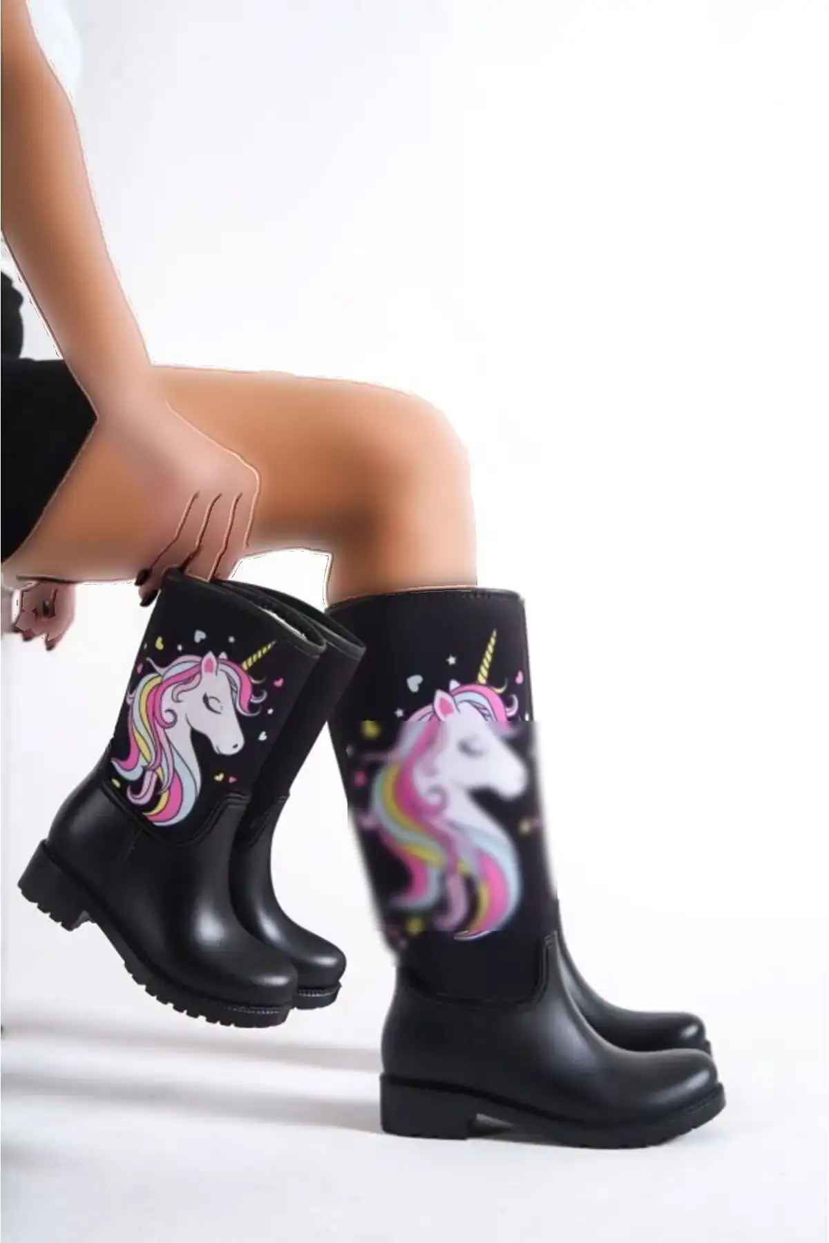 بوت بچگانه کفش بارانی دخترانه با طرح اسب تک شاخ و پشم نرم و ضد آب برند Sea&Blue - 7620 بوت بچگانه کفش بارانی دخترانه با طرح اسب تک شاخ و پشم نرم و ضد آب برند Sea&Blue - 7620