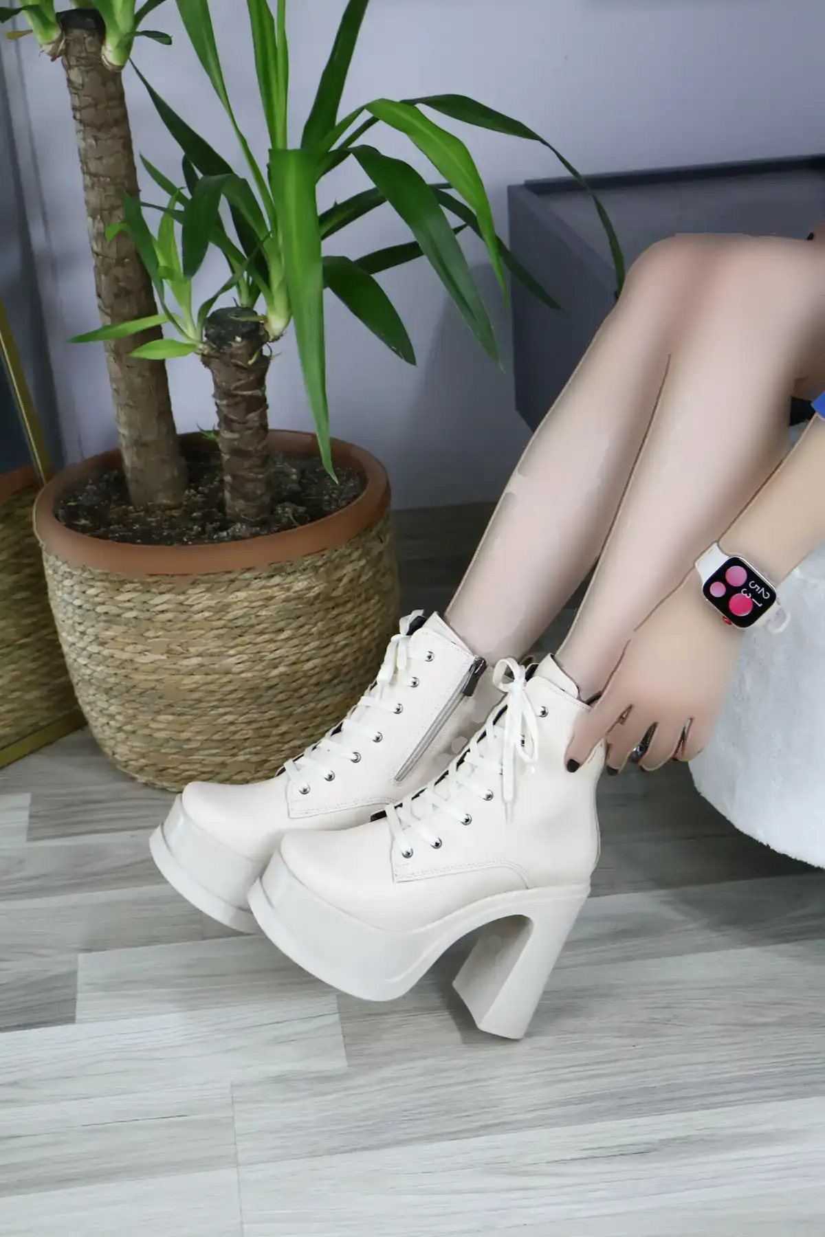 بوت و نیم بوت زنانه  پلتفرم  لینا با جزئیات بند 12 سانتیمتری برند asmi shoes - 7803 بوت و نیم بوت زنانه پلتفرم لینا با جزئیات بند 12 سانتیمتری برند asmi shoes - 7803