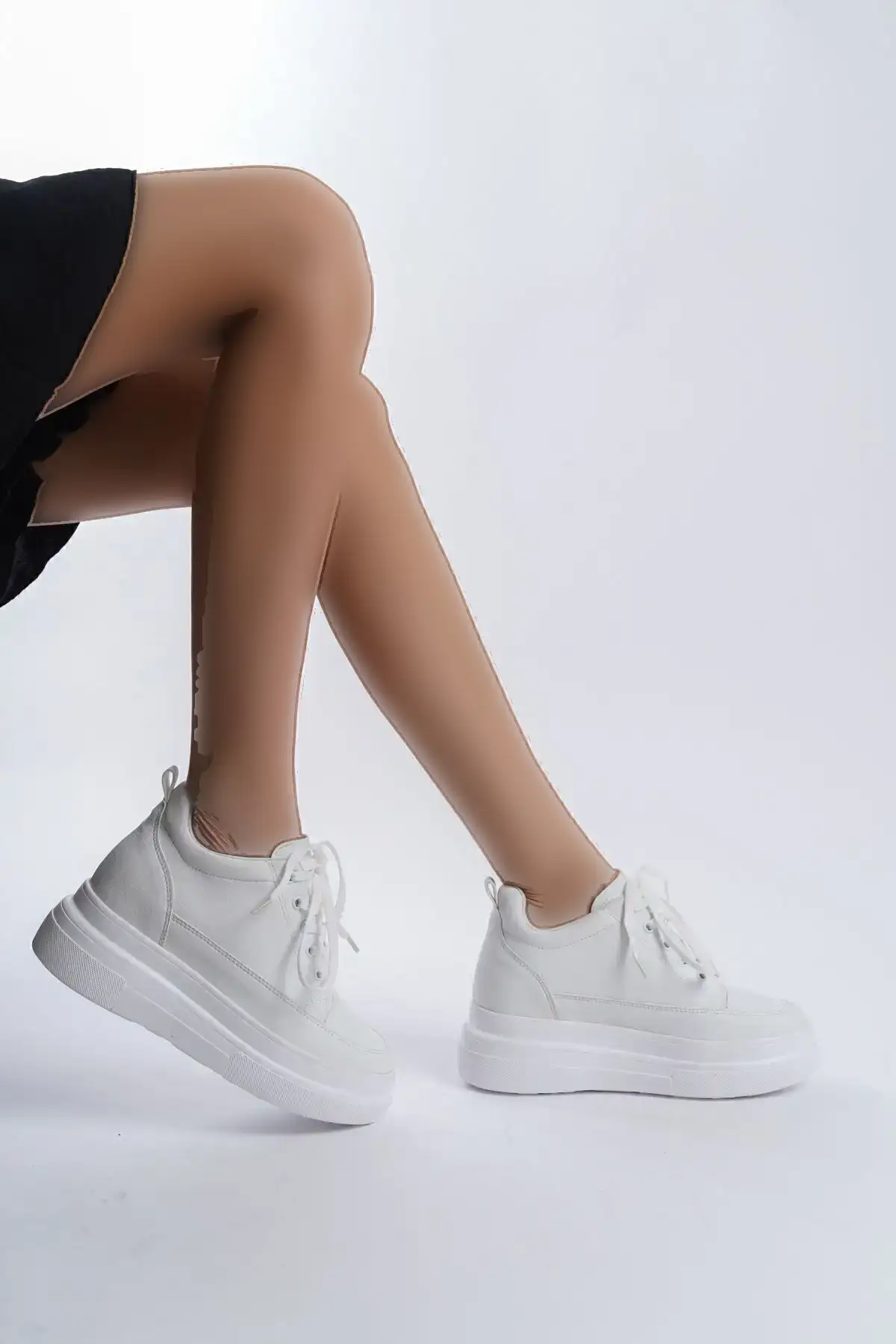 کفش کتانی زنانه  ورزشی  پاشنه مخفی سفید برند simplicity - 7943 کفش کتانی زنانه ورزشی پاشنه مخفی سفید برند simplicity - 7943