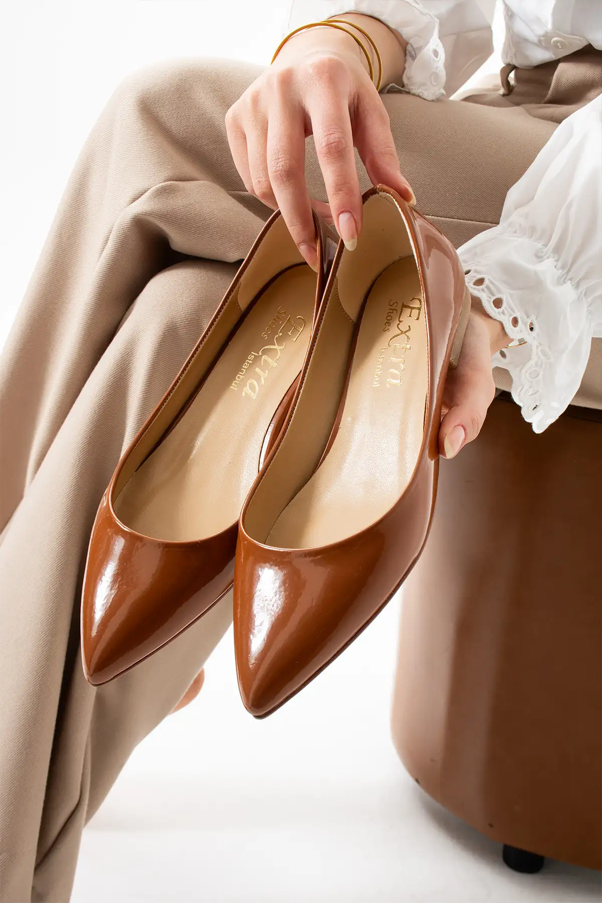 کفش تخت زنانه  روزمره  قهوهای براق با نوک تیز برند Extra Shoes İstanbul - 8332 کفش تخت زنانه روزمره قهوهای براق با نوک تیز برند Extra Shoes İstanbul - 8332