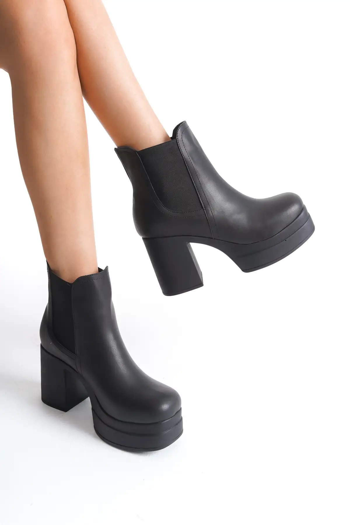 بوت و نیم بوت زنانه چکمه های پلتفرم طراحی یژه  با کفی لاستیکی دگانه برند Shoesers - 7761 بوت و نیم بوت زنانه چکمه های پلتفرم طراحی یژه با کفی لاستیکی دگانه برند Shoesers - 7761