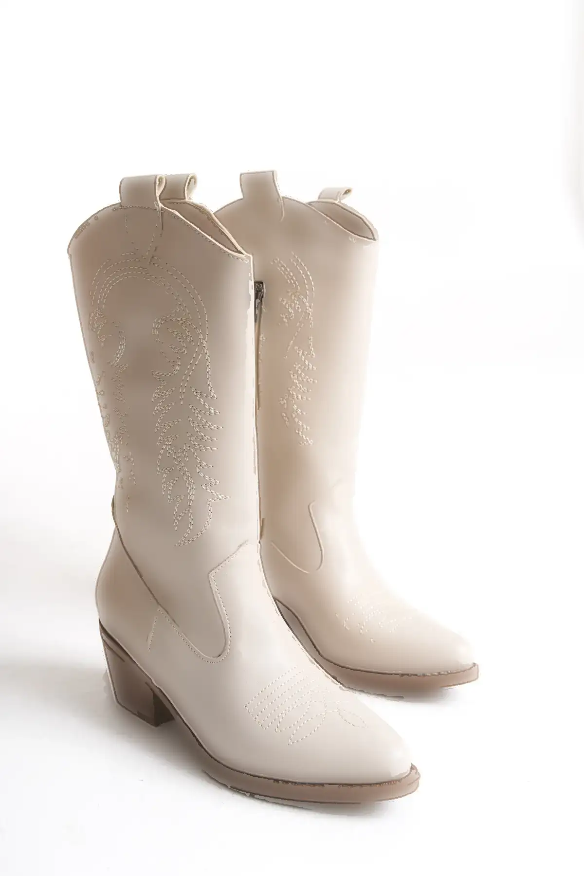 بوت و نیم بوت زنانه چکمههای کاچی  با گلدزی سفید - فصل جدید برند LUQSE - 8083 بوت و نیم بوت زنانه چکمههای کاچی با گلدزی سفید - فصل جدید برند LUQSE - 8083