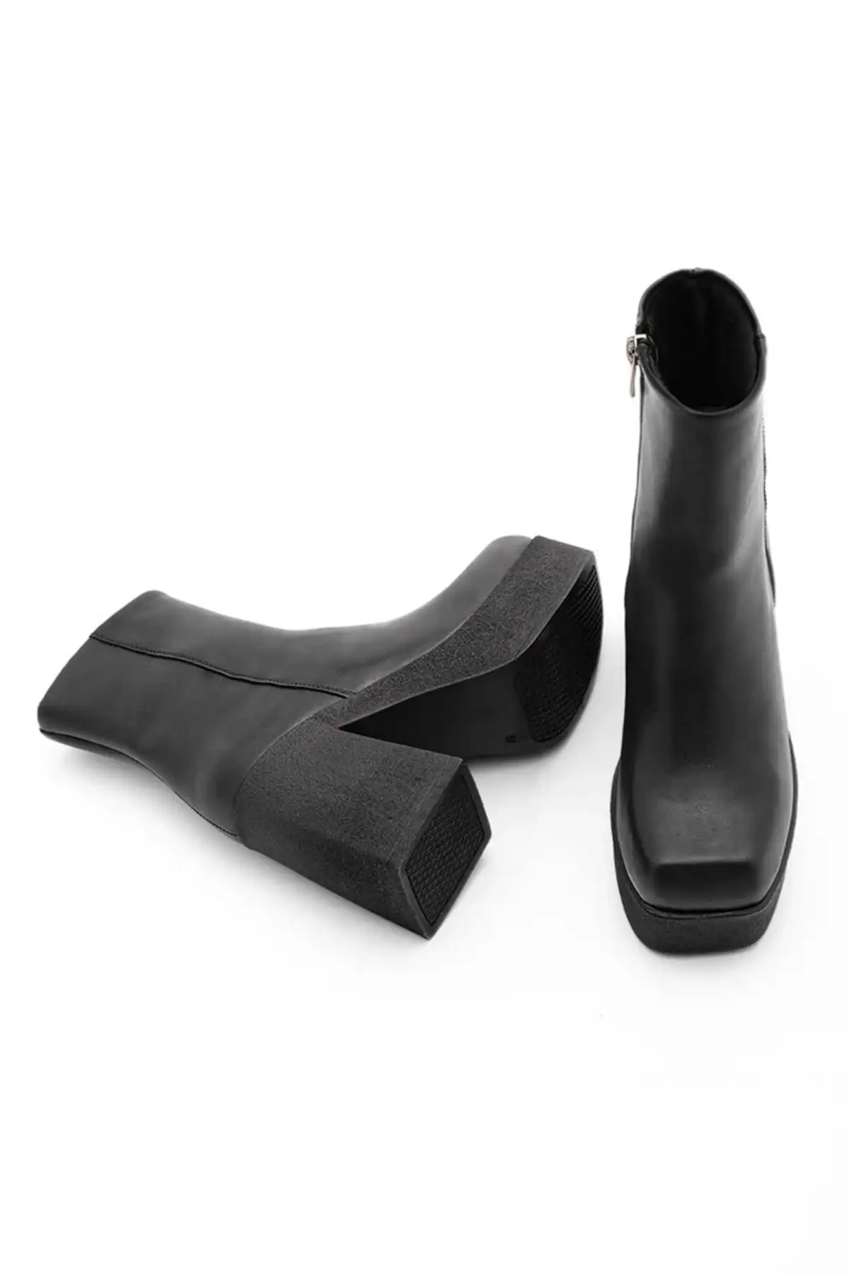 بوت و نیم بوت زنانه چکمه  آدلا مشکی با پاشنه کتاه  نک گرد  زیپ دار برند elvinshoes - 7821 بوت و نیم بوت زنانه چکمه آدلا مشکی با پاشنه کتاه نک گرد زیپ دار برند elvinshoes - 7821