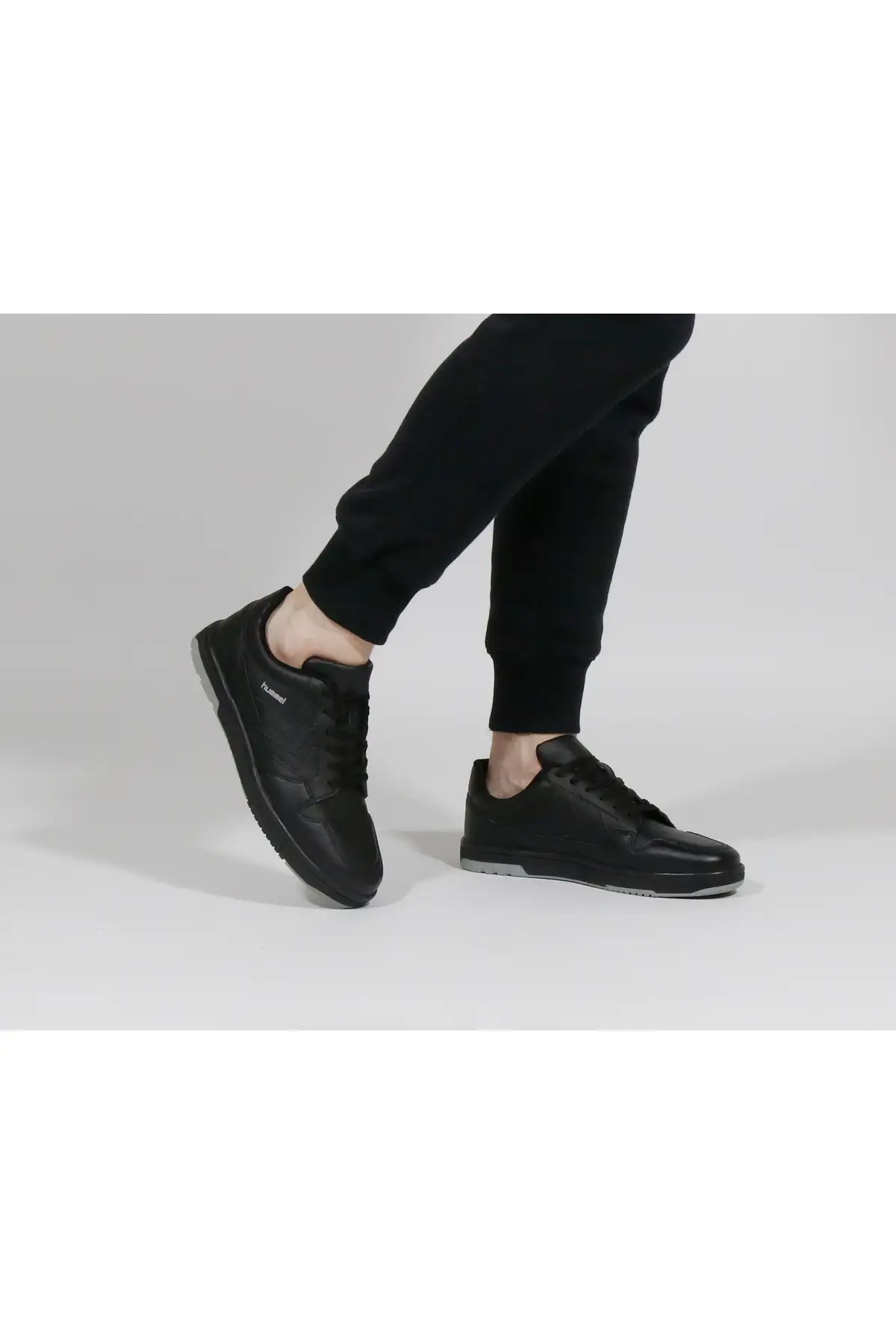 کفش اسپرت مردانه  روزمره دویدن برای همه سنین برند hummel - 8058 کفش اسپرت مردانه روزمره دویدن برای همه سنین برند hummel - 8058