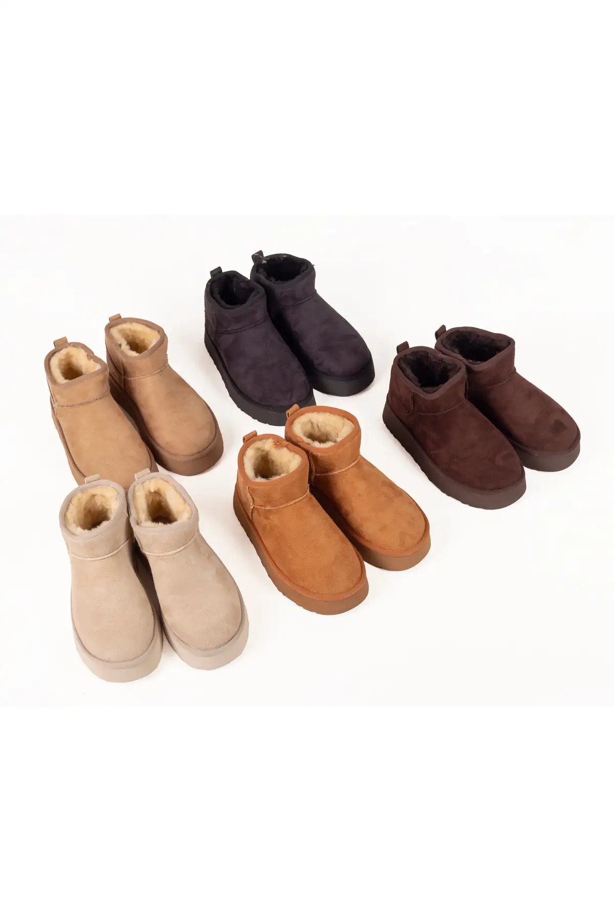 بوت و نیم بوت زنانه   برند ی با داخلکری از پارچه خز، به رنگ قههای  از جنس سئد، مناسب برای فصل زمستان  با کفی ضخیم. برند Genel Markalar - 8350 بوت و نیم بوت زنانه برند ی با داخلکری از پارچه خز، به رنگ قههای از جنس سئد، مناسب برای فصل زمستان با کفی ضخیم. برند Genel Markalar - 8350