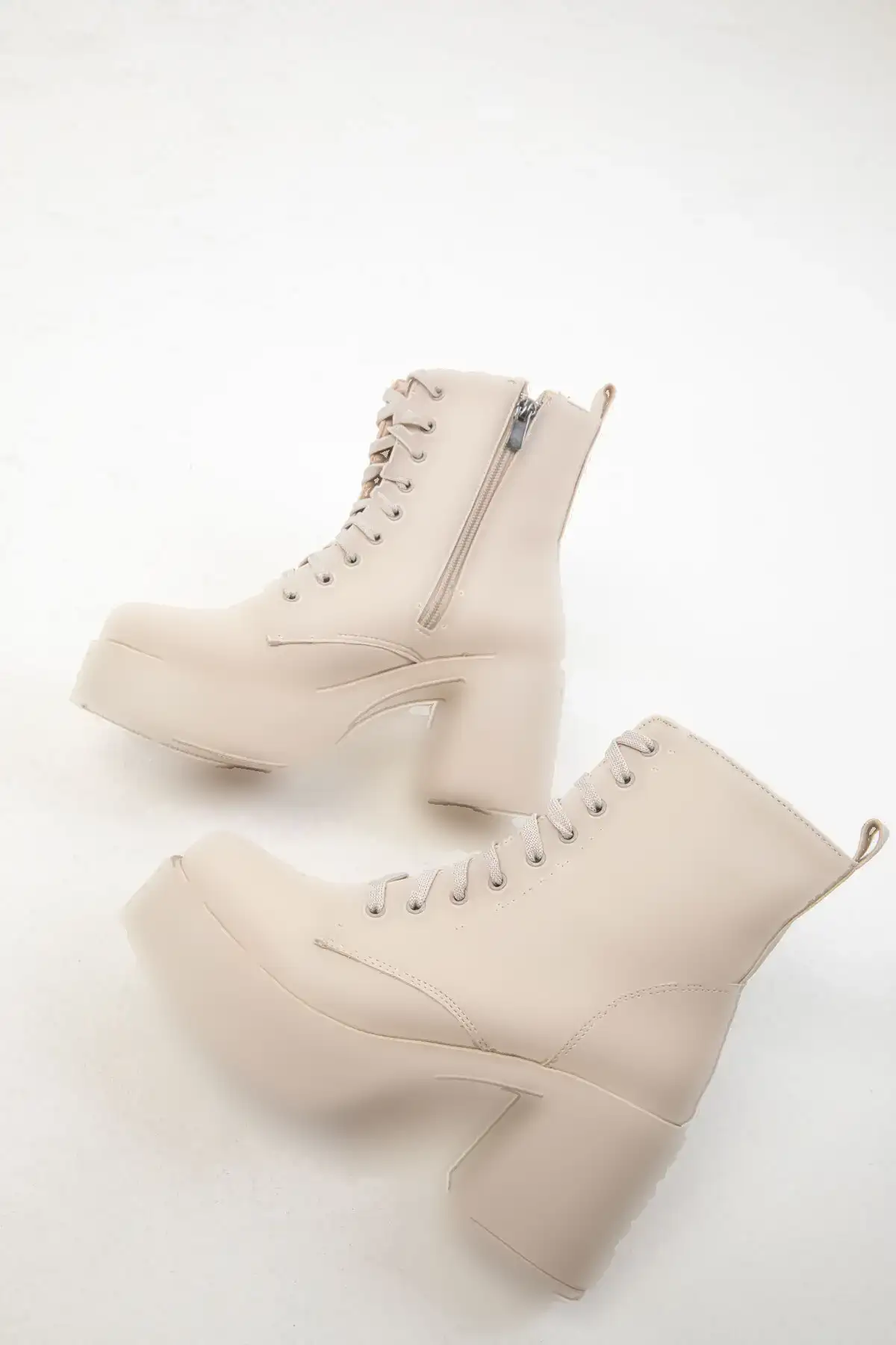 بوت و نیم بوت زنانه چکمه    Beige کد 19985 برند SOHO - 7817 بوت و نیم بوت زنانه چکمه Beige کد 19985 برند SOHO - 7817