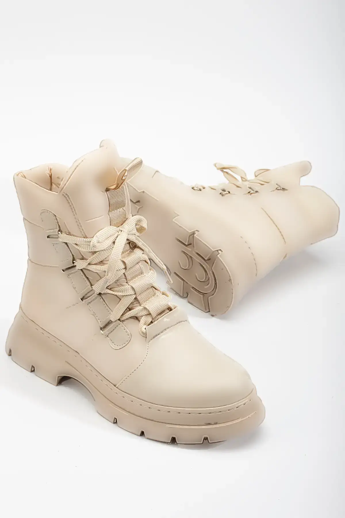 بوت و نیم بوت زنانه  برفی  با زیره ضخیم  بنددار به رنگ بژ برند Tonny Black - 8361 بوت و نیم بوت زنانه برفی با زیره ضخیم بنددار به رنگ بژ برند Tonny Black - 8361