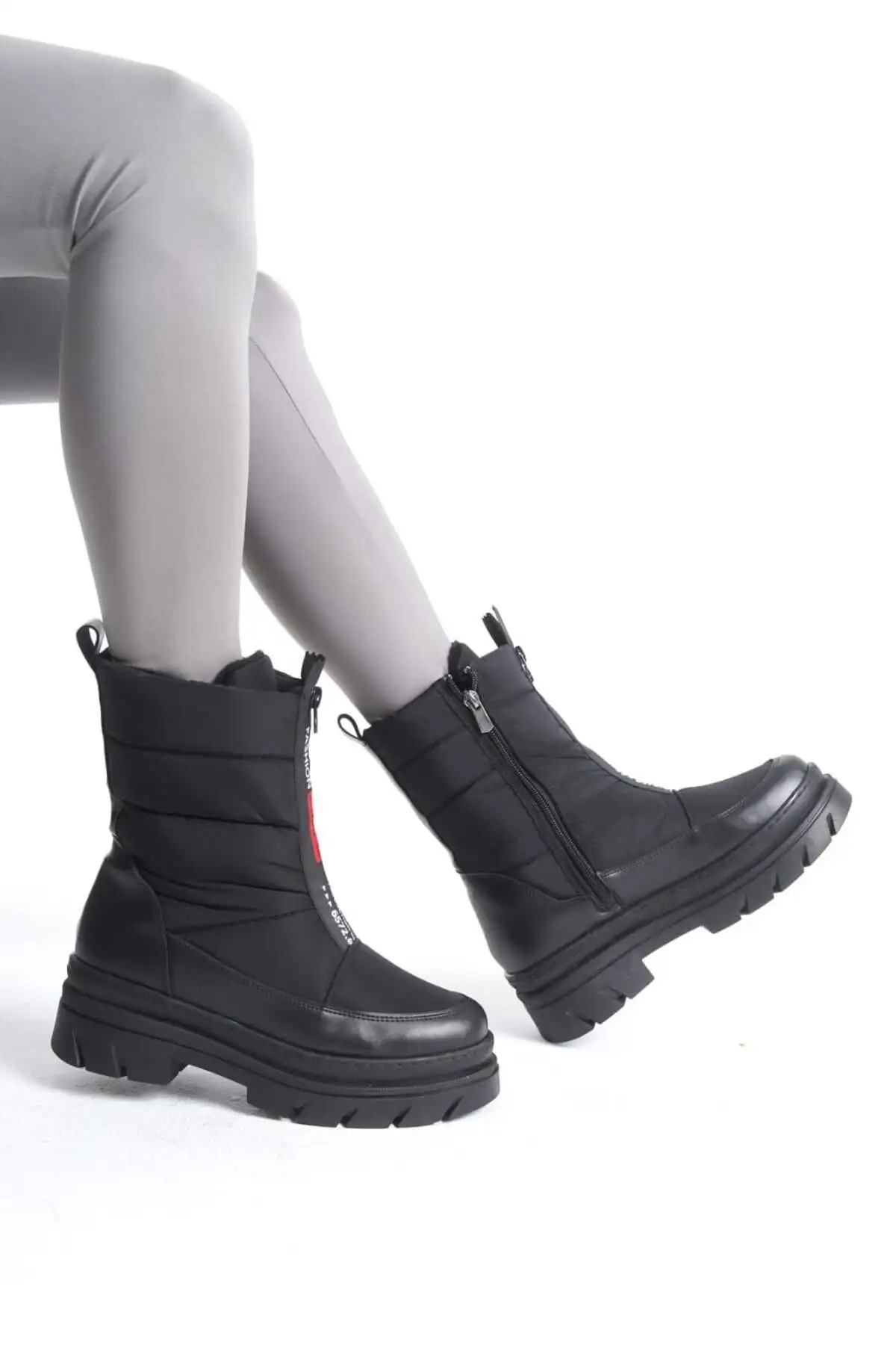 بوت و نیم بوت زنانه چکمه  با زیپ جل  کف ضخیم دندانهدار برند MARSEDO - 7678 بوت و نیم بوت زنانه چکمه با زیپ جل کف ضخیم دندانهدار برند MARSEDO - 7678