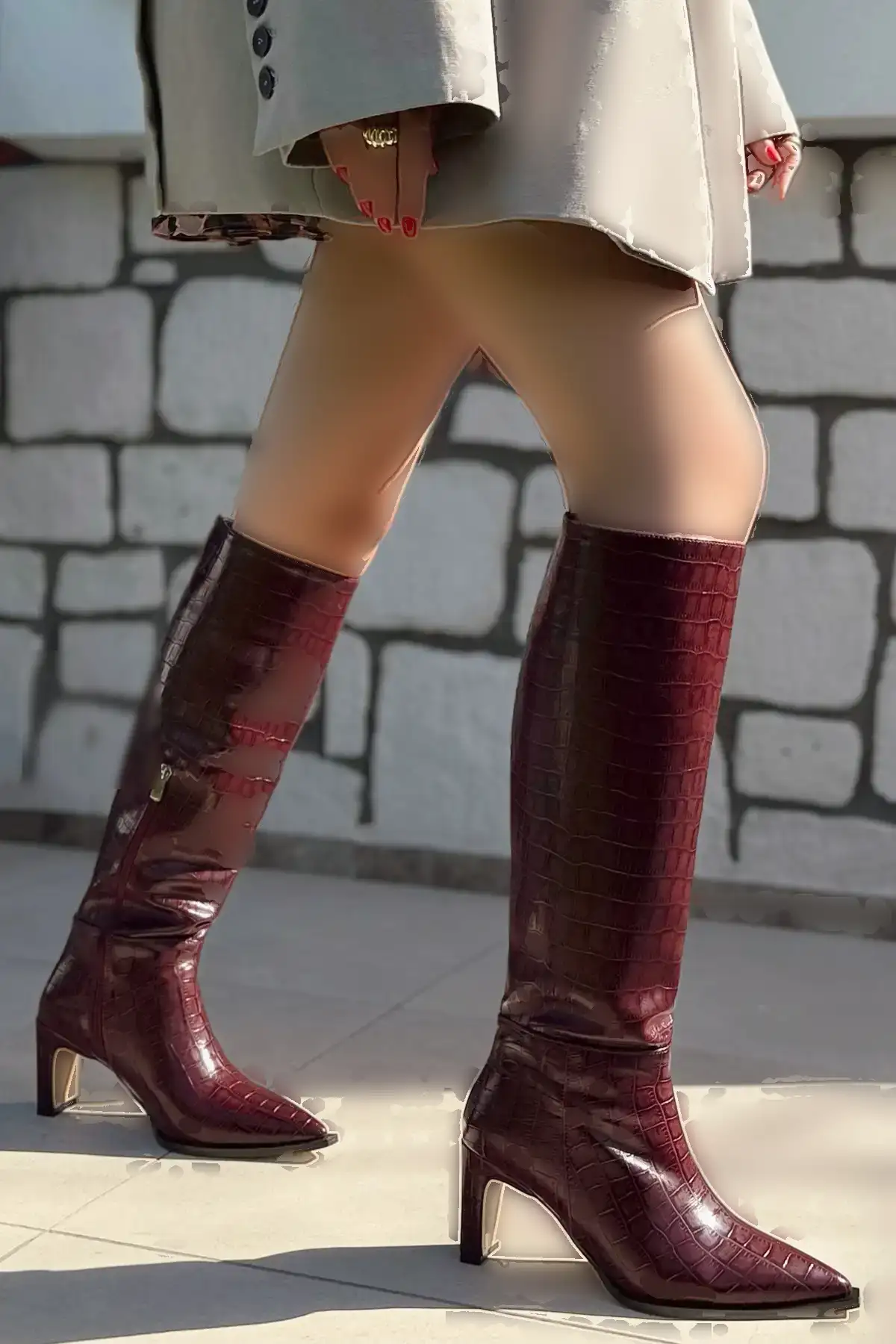 بوت و نیم بوت زنانه چکمه  مات چرمی با پاشنه استایل دار  نک تیز، زیپدار، تا زیر زان برند POLKA STORE - 8100 بوت و نیم بوت زنانه چکمه مات چرمی با پاشنه استایل دار نک تیز، زیپدار، تا زیر زان برند POLKA STORE - 8100