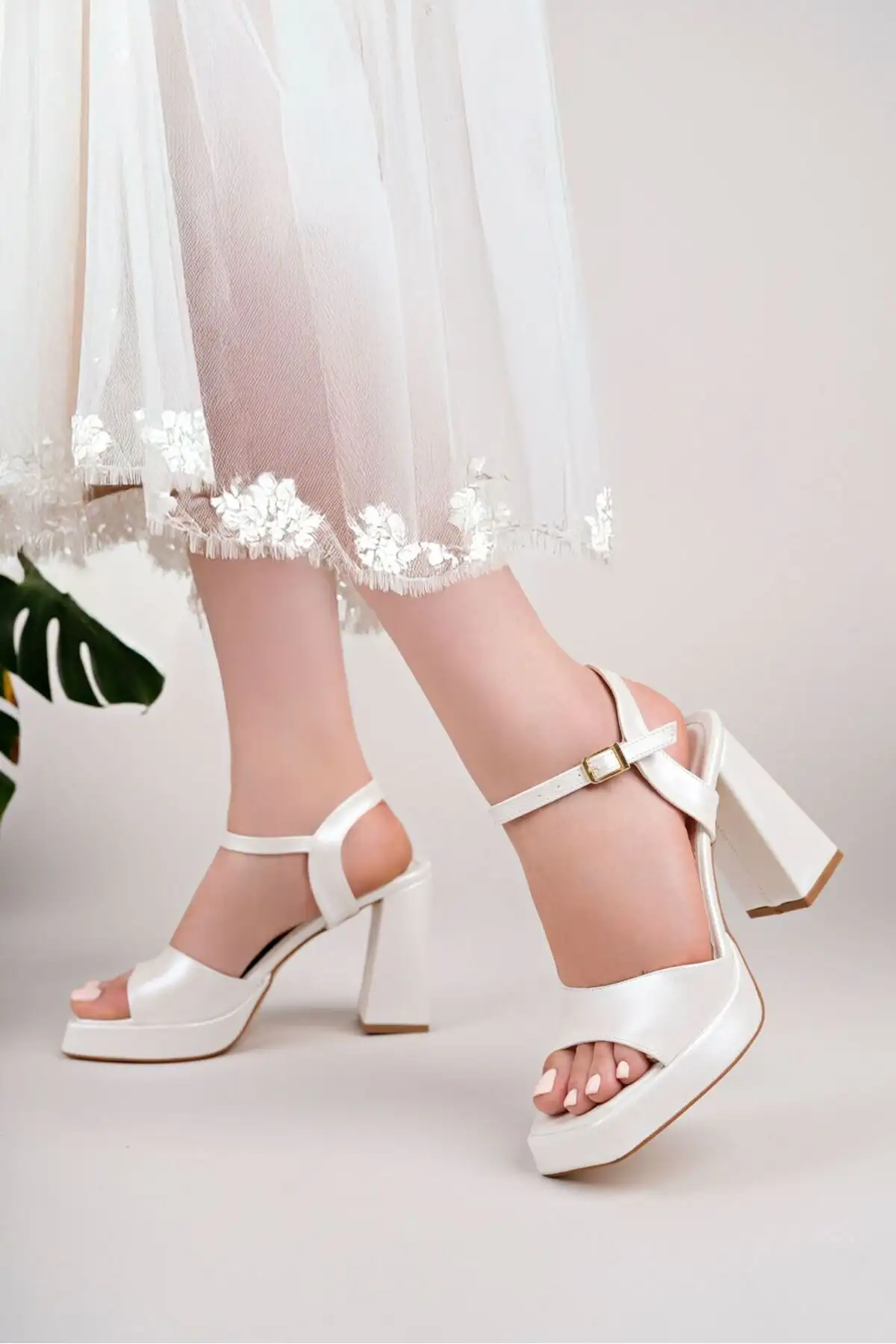 کفش پاشنه بلند زنانه  عروس پلتفرم با پاشنه  و گوشهدار  برند Lölük Moda - 7979 کفش پاشنه بلند زنانه عروس پلتفرم با پاشنه و گوشهدار برند Lölük Moda - 7979