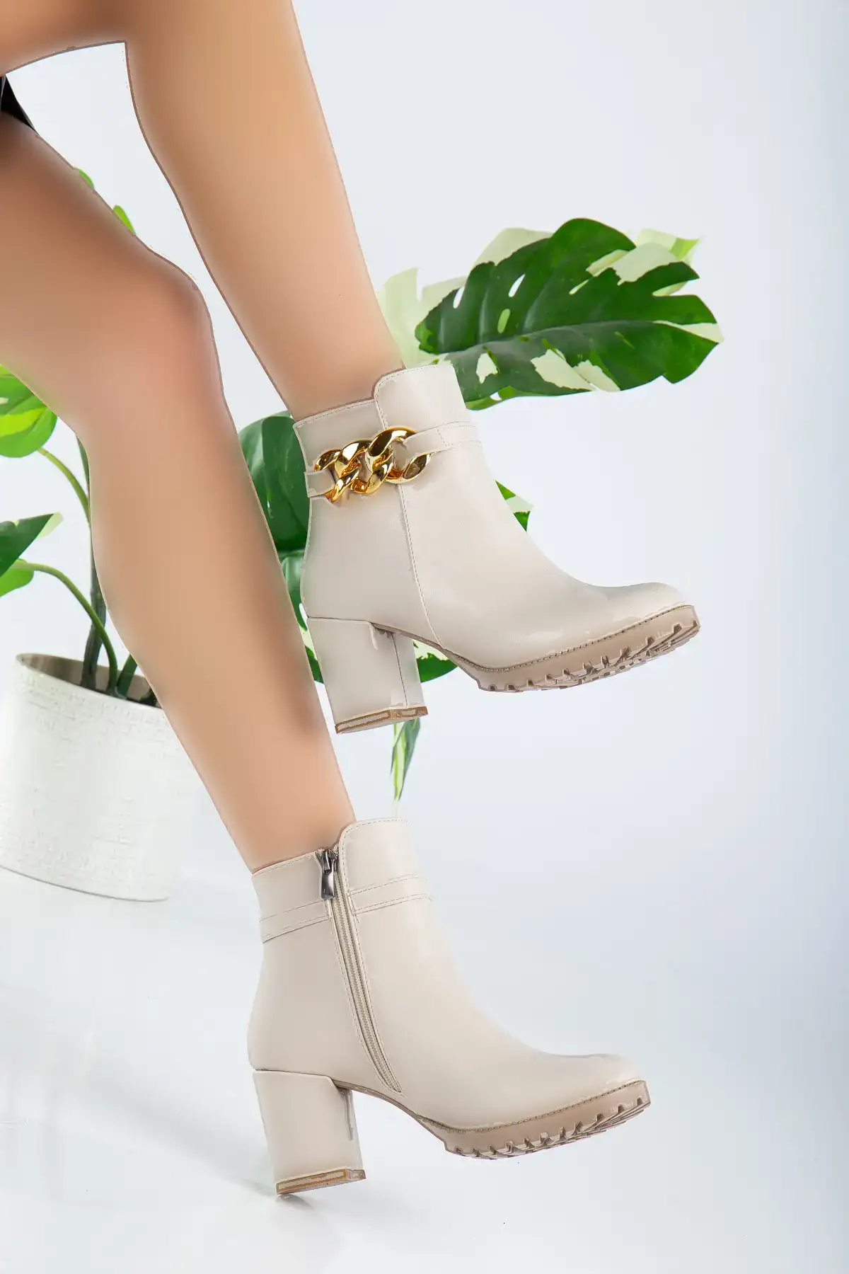 بوت و نیم بوت زنانه   با زیپ ساسن دار برند rahad moda - 7833 بوت و نیم بوت زنانه با زیپ ساسن دار برند rahad moda - 7833