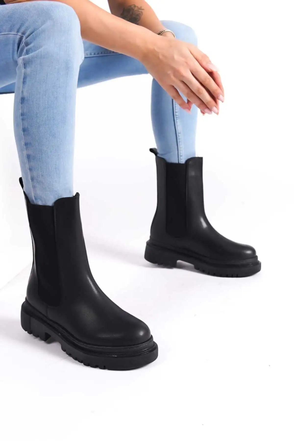 بوت و نیم بوت زنانه چکمه بلند مشکی  با کفی ضخیم  ضد آب مدل Wsb0282 برند Weynes - 7546 بوت و نیم بوت زنانه چکمه بلند مشکی با کفی ضخیم ضد آب مدل Wsb0282 برند Weynes - 7546