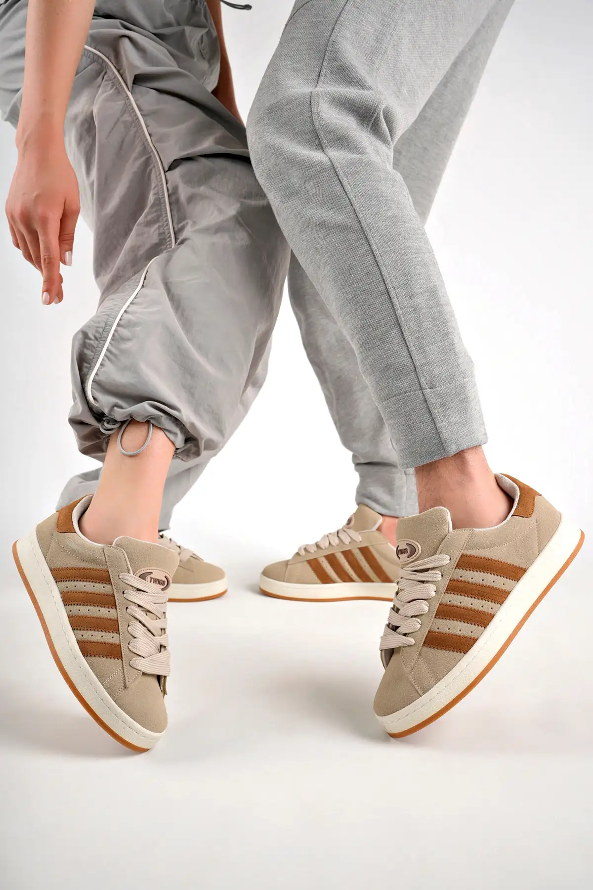 کفش سایز بزرگ مردانه کتانی ورزشی بژ قهوهای برند Freemax - 7882 کفش سایز بزرگ مردانه کتانی ورزشی بژ قهوهای برند Freemax - 7882