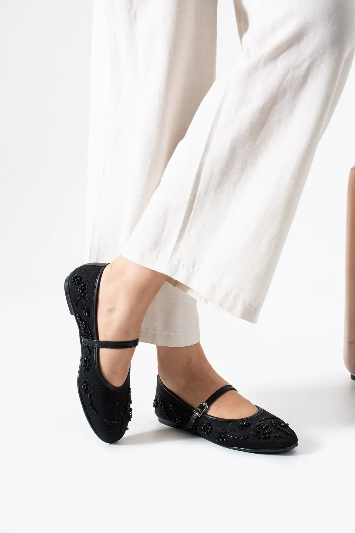 کفش تخت زنانه بافت گلدار با جزئیات مروارید مدل میلان برای خانمها برند Bufu - 8315 کفش تخت زنانه بافت گلدار با جزئیات مروارید مدل میلان برای خانمها برند Bufu - 8315