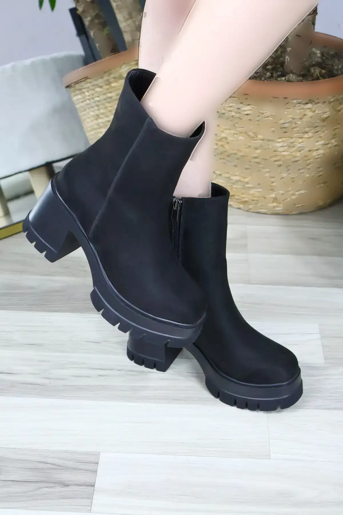 بوت و نیم بوت زنانه  پلتفرم با पاشنه 8 سانتیمتری  مشکی از جیر برند asmi shoes - 7765 بوت و نیم بوت زنانه پلتفرم با पاشنه 8 سانتیمتری مشکی از جیر برند asmi shoes - 7765