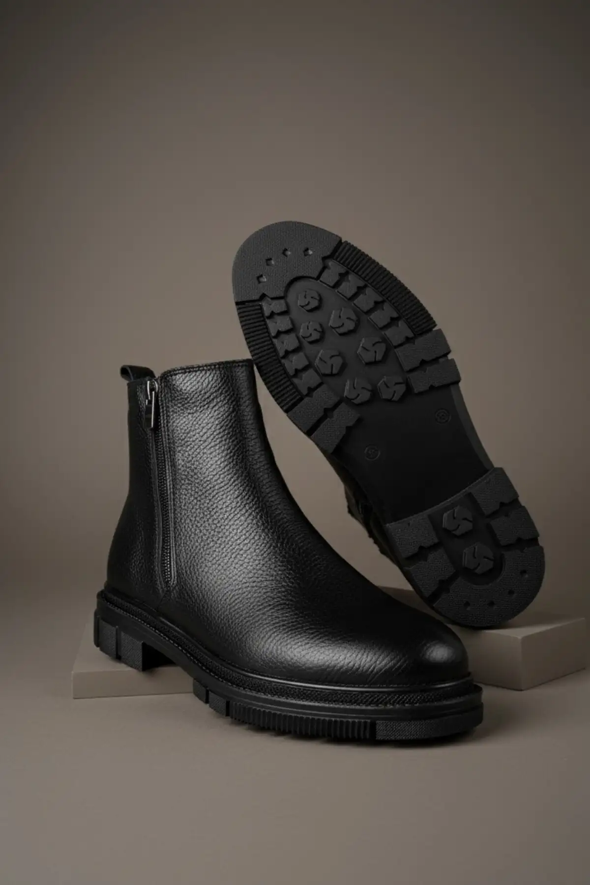 بوت مردانه  زمستانی  چرمی اصل با دو زیپ چرمی چلسی برند Muggo - 8339 بوت مردانه زمستانی چرمی اصل با دو زیپ چرمی چلسی برند Muggo - 8339