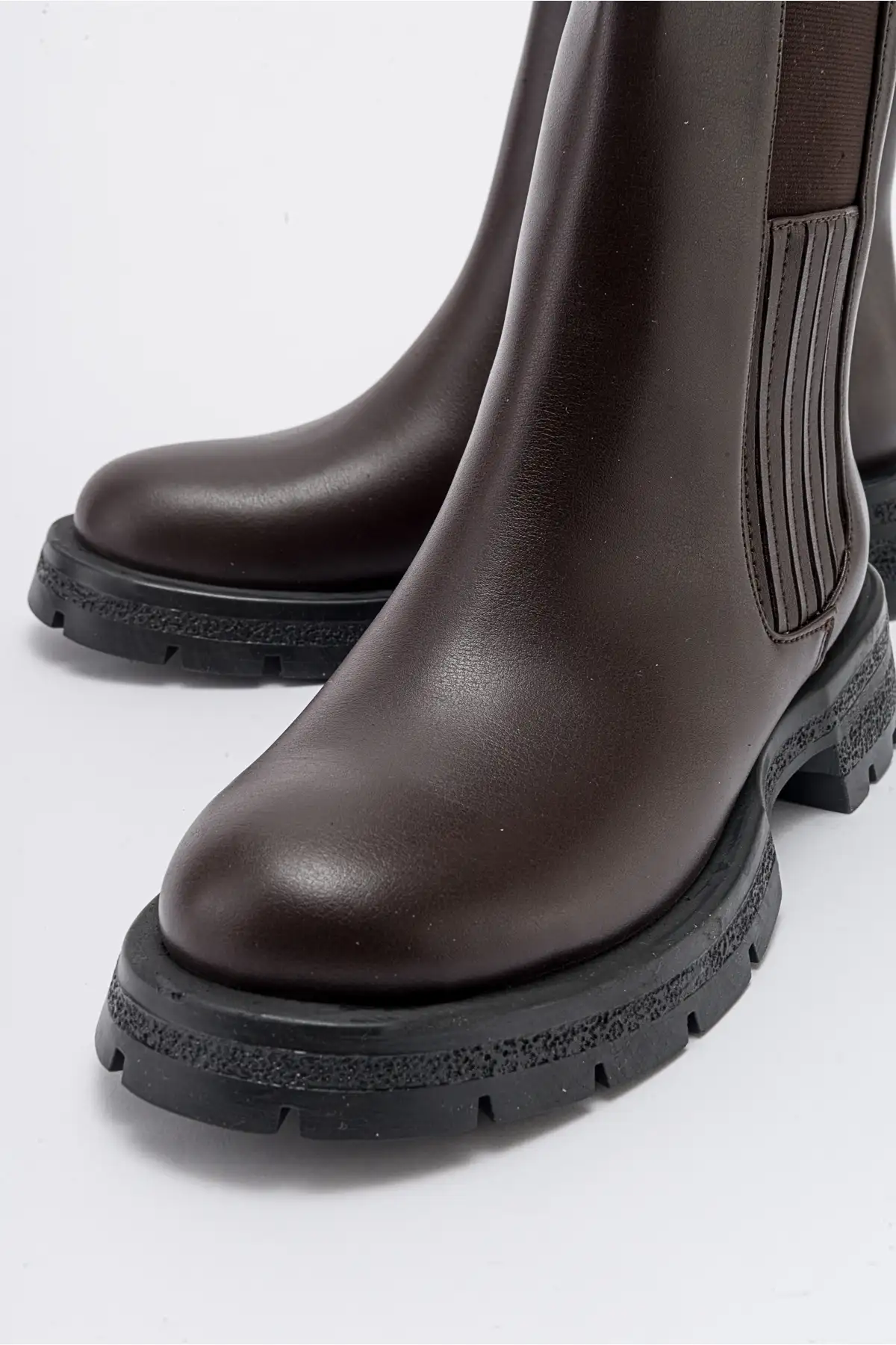 بوت و نیم بوت زنانه  چرم کمرکش  دنیاست. برند luvishoes - 7573 بوت و نیم بوت زنانه چرم کمرکش دنیاست. برند luvishoes - 7573