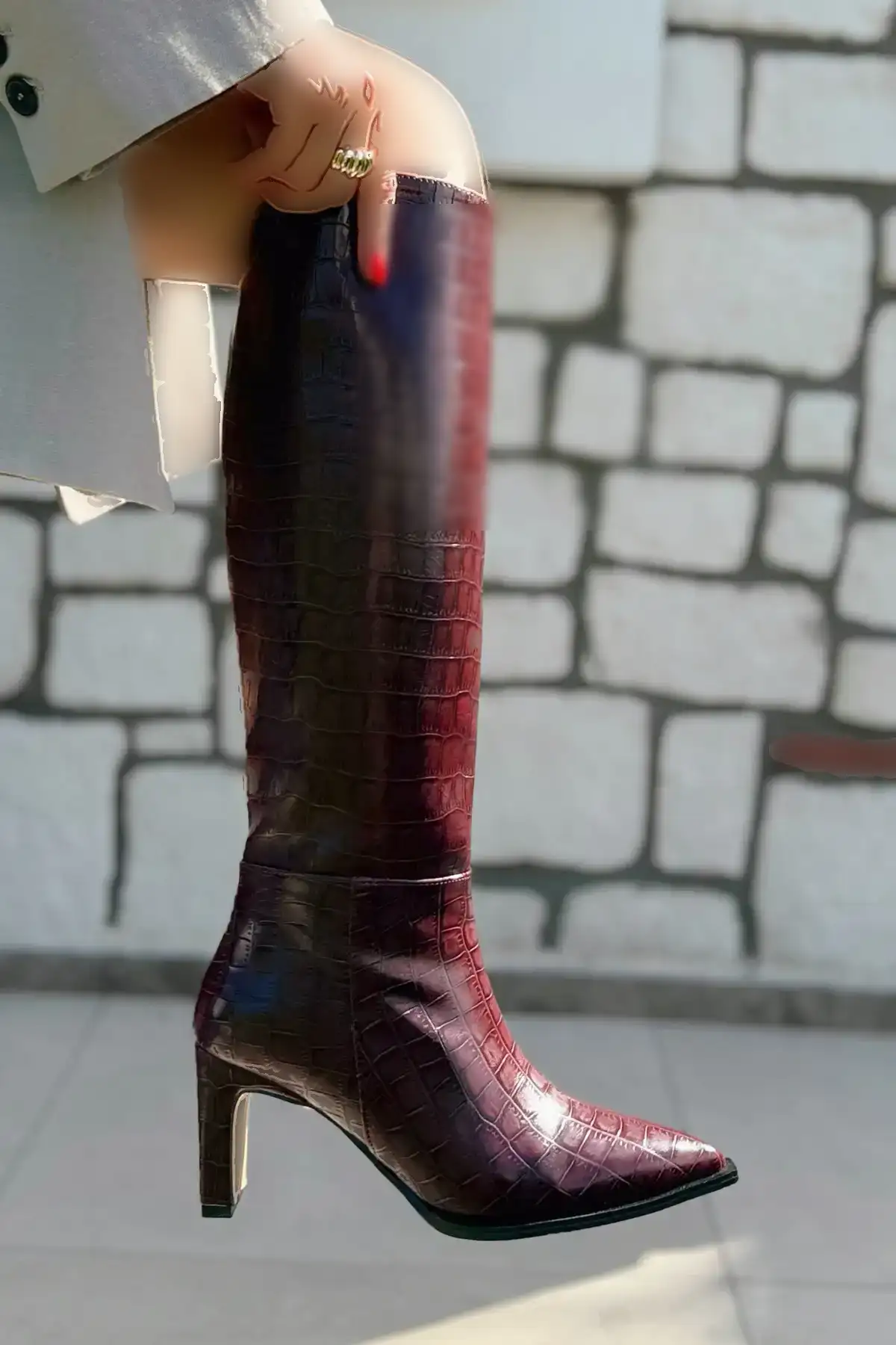 بوت و نیم بوت زنانه چکمه  مات چرمی با پاشنه استایل دار  نک تیز، زیپدار، تا زیر زان برند POLKA STORE - 8100 بوت و نیم بوت زنانه چکمه مات چرمی با پاشنه استایل دار نک تیز، زیپدار، تا زیر زان برند POLKA STORE - 8100