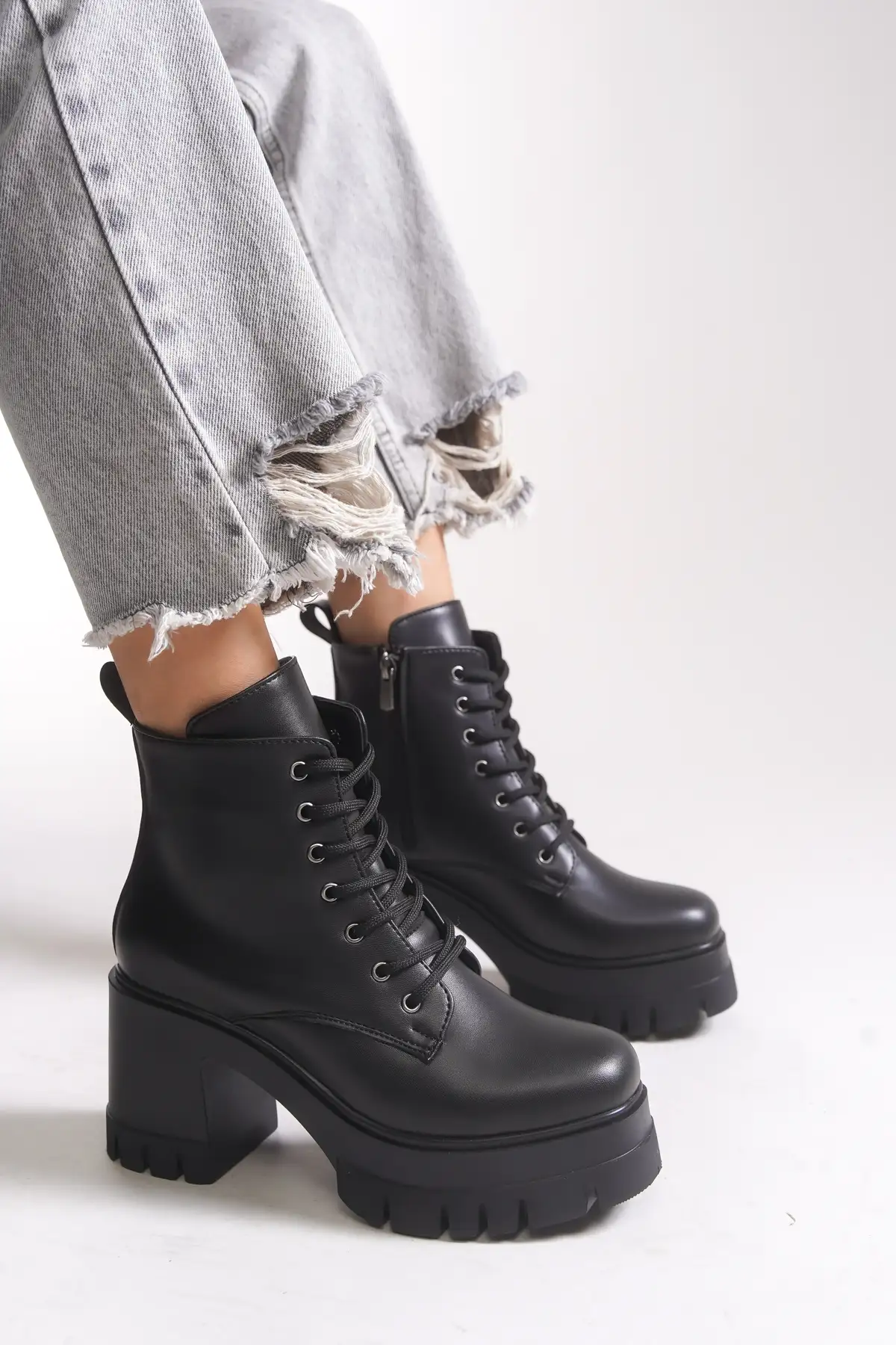 بوت و نیم بوت زنانه Bot پاشنهدار  نانر ۰۰۱۲۵۰۴ سیاه چرم برند Riccon - 7749 بوت و نیم بوت زنانه Bot پاشنهدار نانر ۰۰۱۲۵۰۴ سیاه چرم برند Riccon - 7749