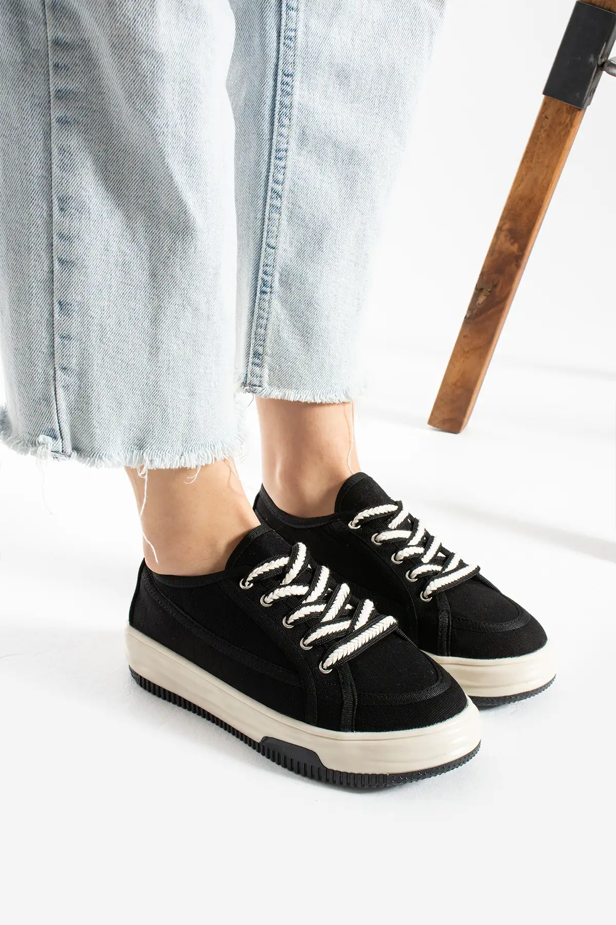 کفش کتانی زنانه  روزمره  کتان اسپورت برند Jagra outdoors - 7969 کفش کتانی زنانه روزمره کتان اسپورت برند Jagra outdoors - 7969