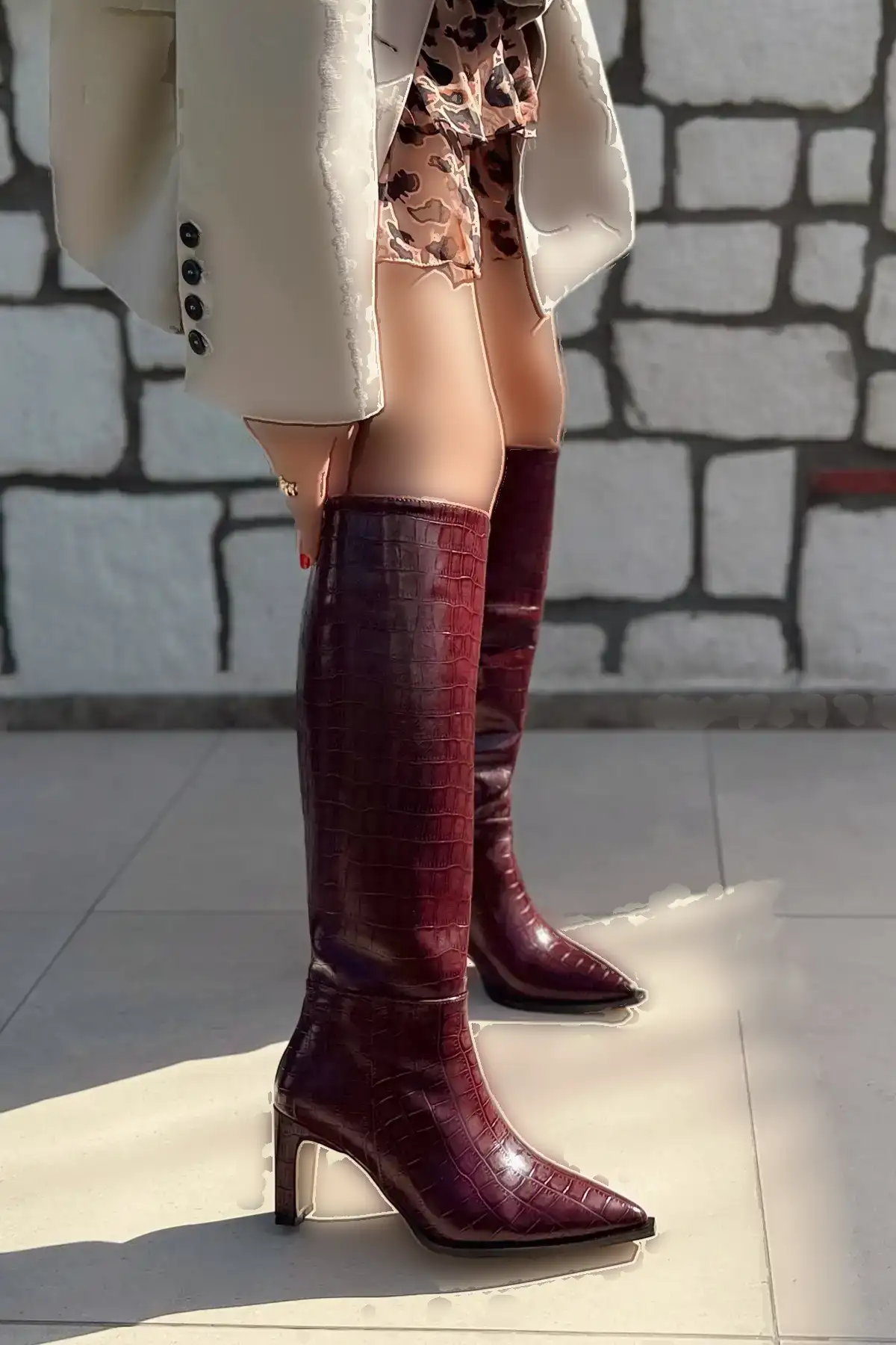 بوت و نیم بوت زنانه چکمه  مات چرمی با پاشنه استایل دار  نک تیز، زیپدار، تا زیر زان برند POLKA STORE - 8100 بوت و نیم بوت زنانه چکمه مات چرمی با پاشنه استایل دار نک تیز، زیپدار، تا زیر زان برند POLKA STORE - 8100