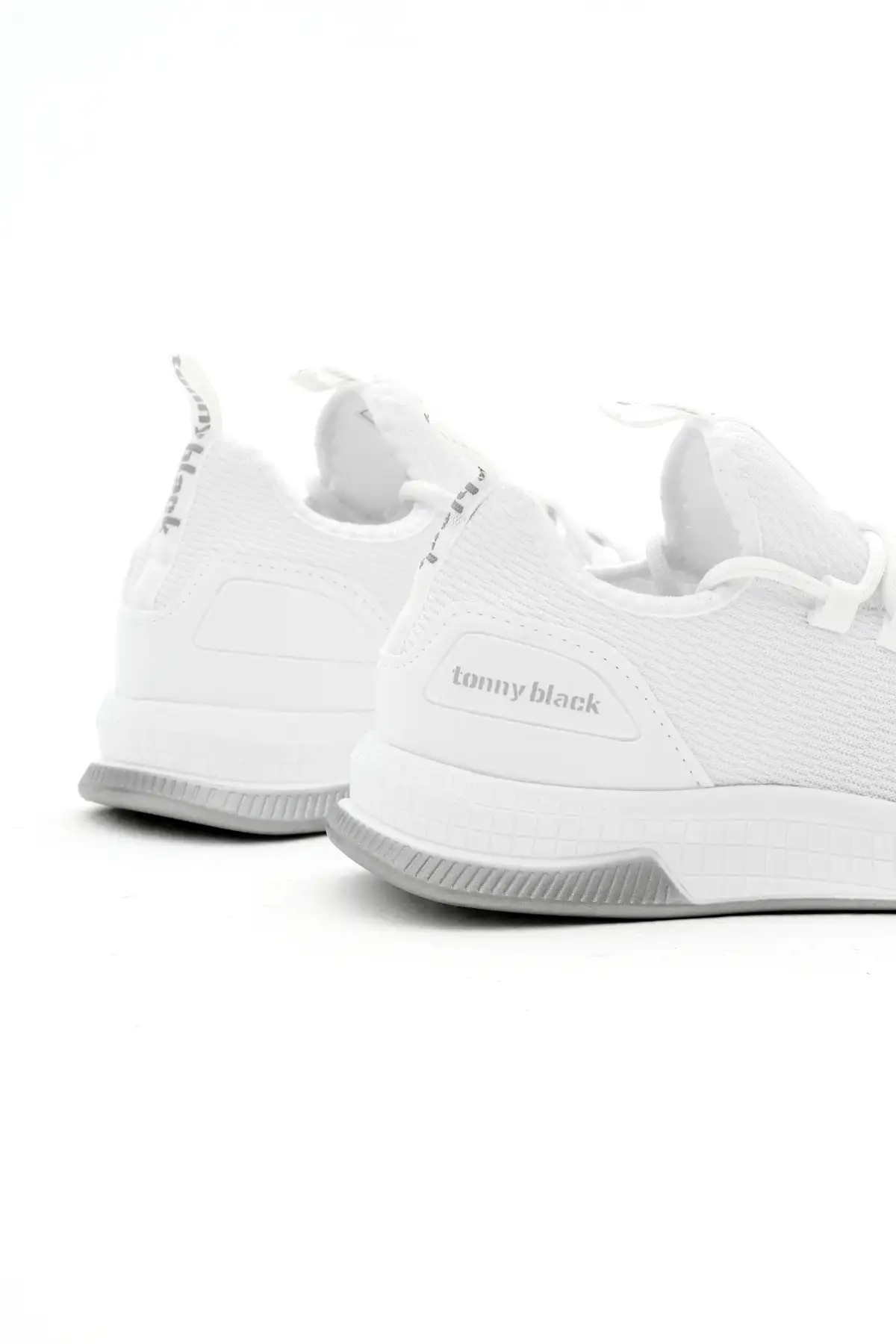 کفش کتانی زنانه  ورزشی با زیره پلی و بنددار از جنس پارچه قابل تنفس سفید برای استفاده عمومی برند Tonny Black - 7956 کفش کتانی زنانه ورزشی با زیره پلی و بنددار از جنس پارچه قابل تنفس سفید برای استفاده عمومی برند Tonny Black - 7956