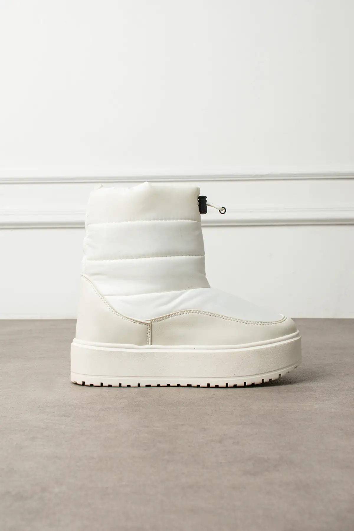 بوت و نیم بوت زنانه کتانی کرم رنگ کفی ضخیم  راحت مخصص زمستان از پارچه مقام برند Genel Markalar - 7693 بوت و نیم بوت زنانه کتانی کرم رنگ کفی ضخیم راحت مخصص زمستان از پارچه مقام برند Genel Markalar - 7693