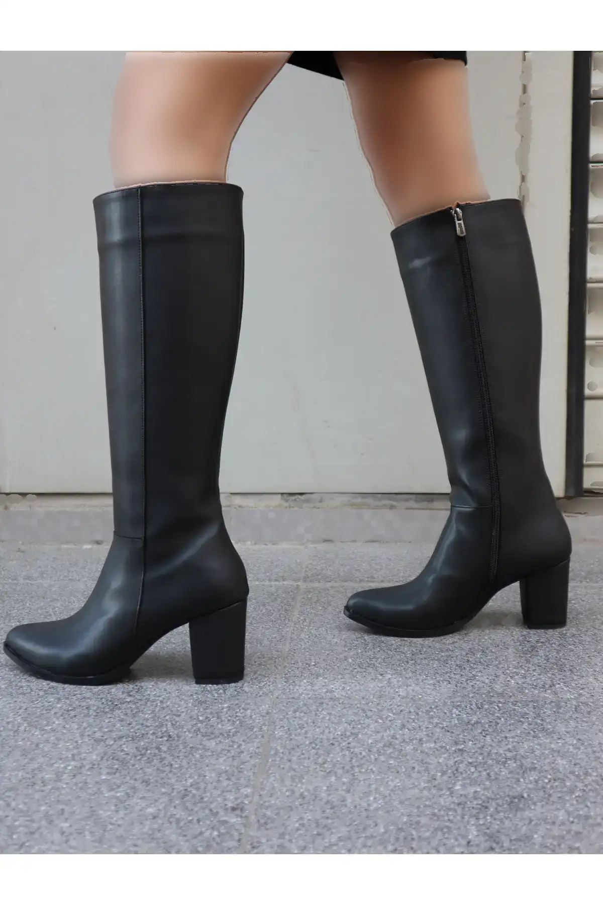 بوت و نیم بوت زنانه چکمه بلند  چرم مشکی با پاشنه بلند  زیپ برند Halloween - 7576 بوت و نیم بوت زنانه چکمه بلند چرم مشکی با پاشنه بلند زیپ برند Halloween - 7576