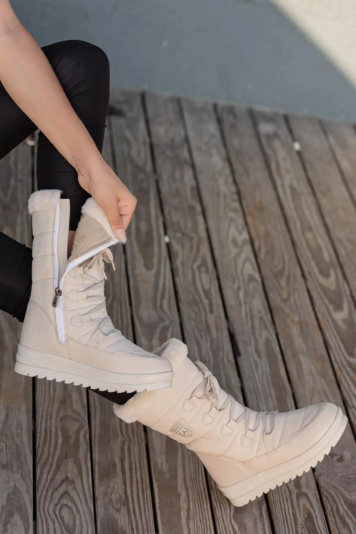 بوت و نیم بوت زنانه  کار بیج 995 برند t-step - 8357 بوت و نیم بوت زنانه کار بیج 995 برند t-step - 8357