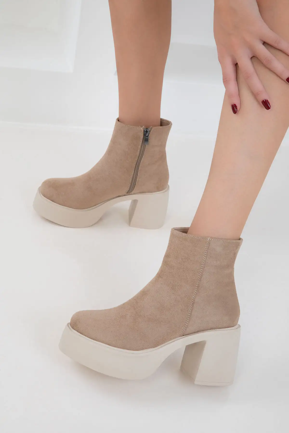 بوت و نیم بوت زنانه   ی  مخمل یزن 19986 برند SOHO - 7789 بوت و نیم بوت زنانه ی مخمل یزن 19986 برند SOHO - 7789