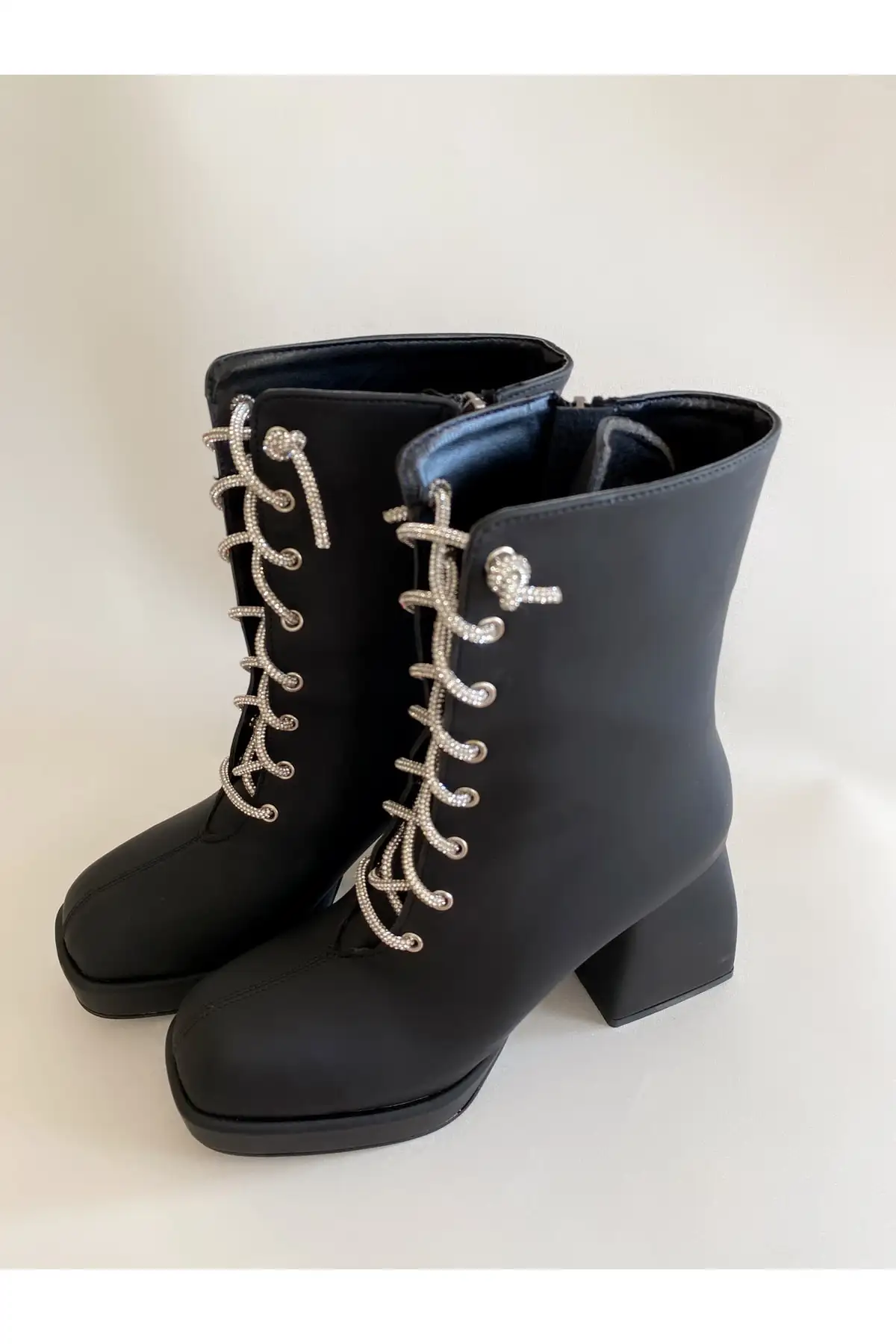 بوت و نیم بوت زنانه  پاشنهبلند پلتفرم چرم مات مشکی  با سنگهای کریستالی برند goodbye - 7822 بوت و نیم بوت زنانه پاشنهبلند پلتفرم چرم مات مشکی با سنگهای کریستالی برند goodbye - 7822