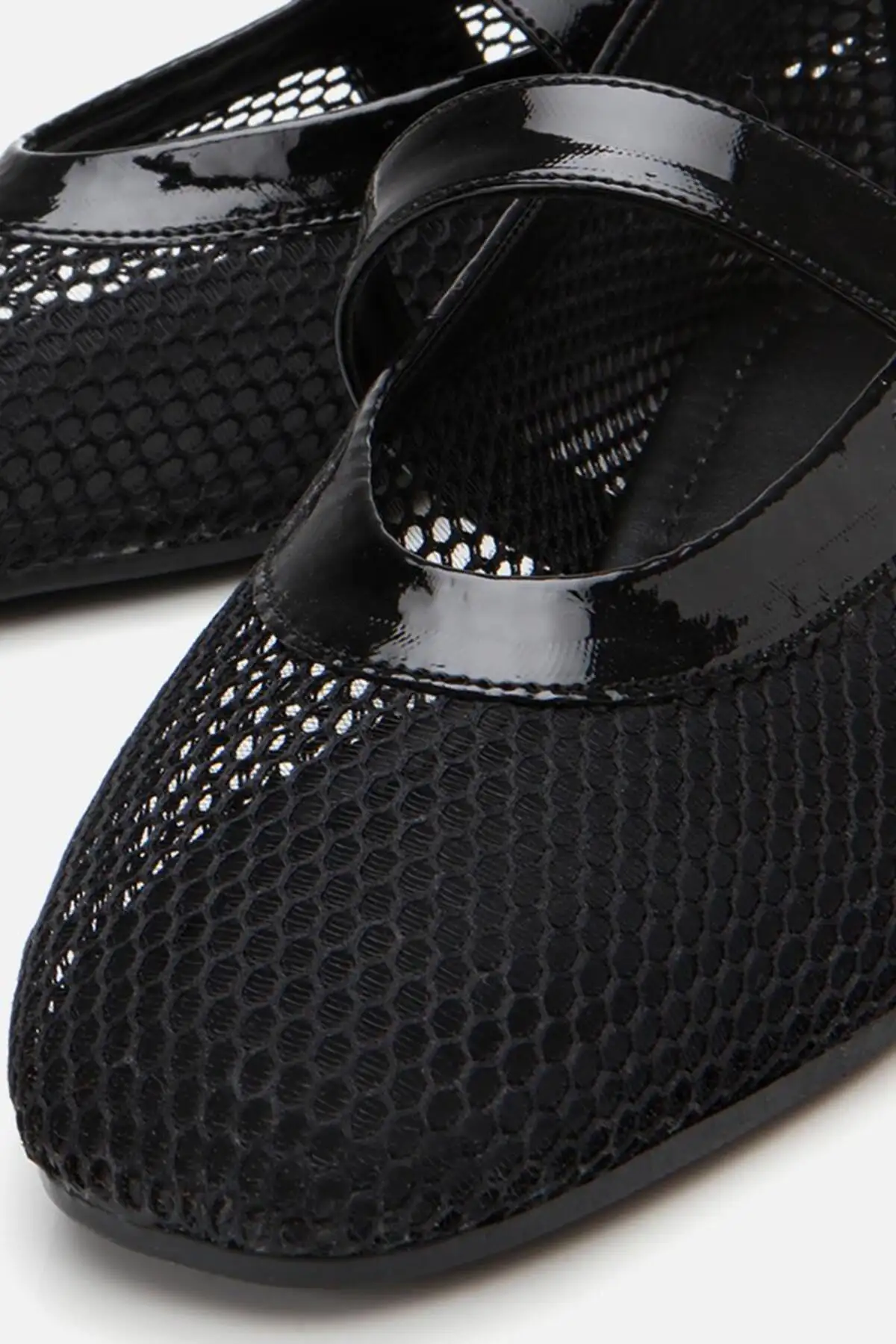 کفش تخت زنانه باله مشکی با رویه چرم و توری برند Yaya by Hotiç - 8336