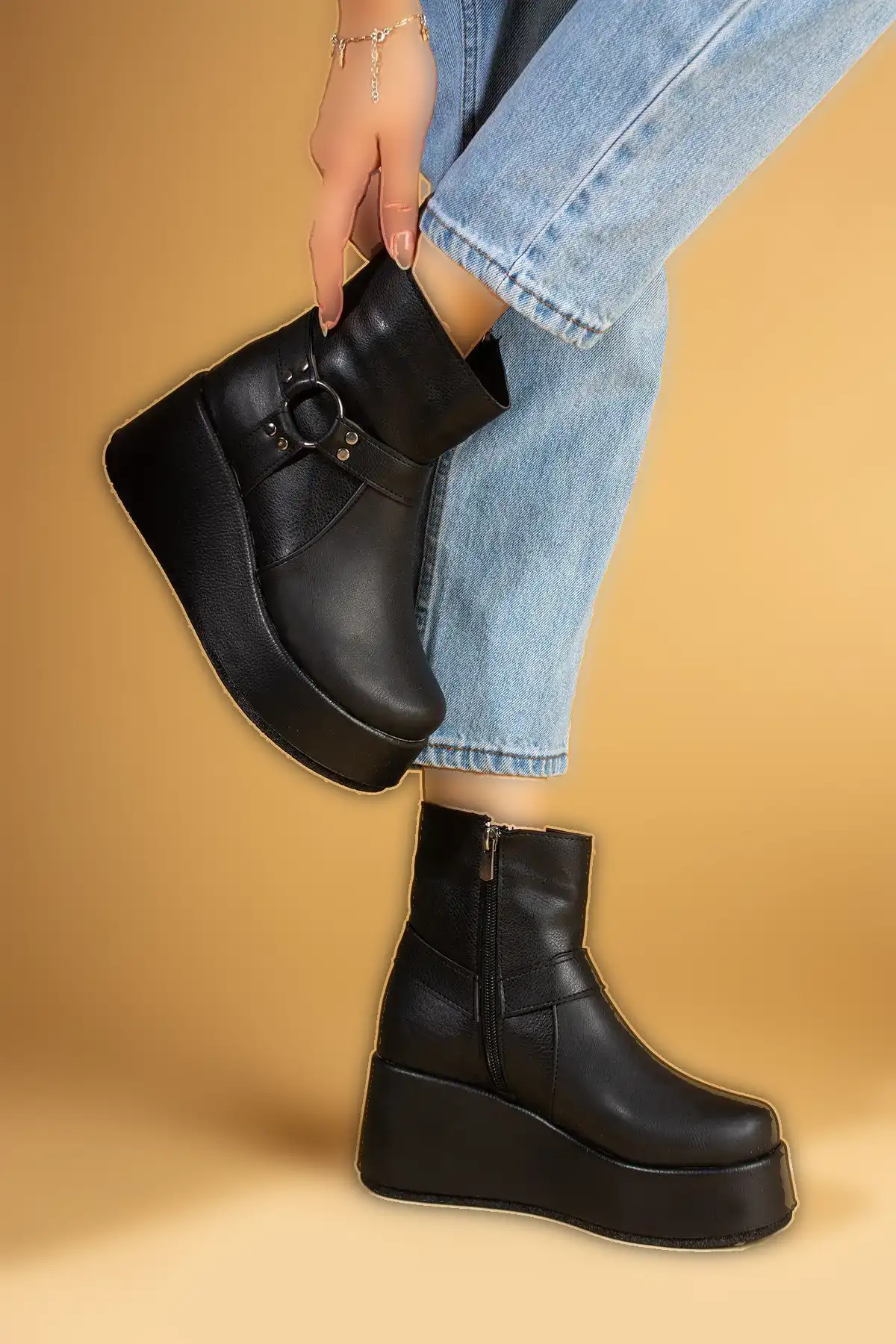 بوت و نیم بوت زنانه پتین  پلتفرم بلند مشکی با کفی برجسته مشکی برند Pembe Potin - 7794 بوت و نیم بوت زنانه پتین پلتفرم بلند مشکی با کفی برجسته مشکی برند Pembe Potin - 7794