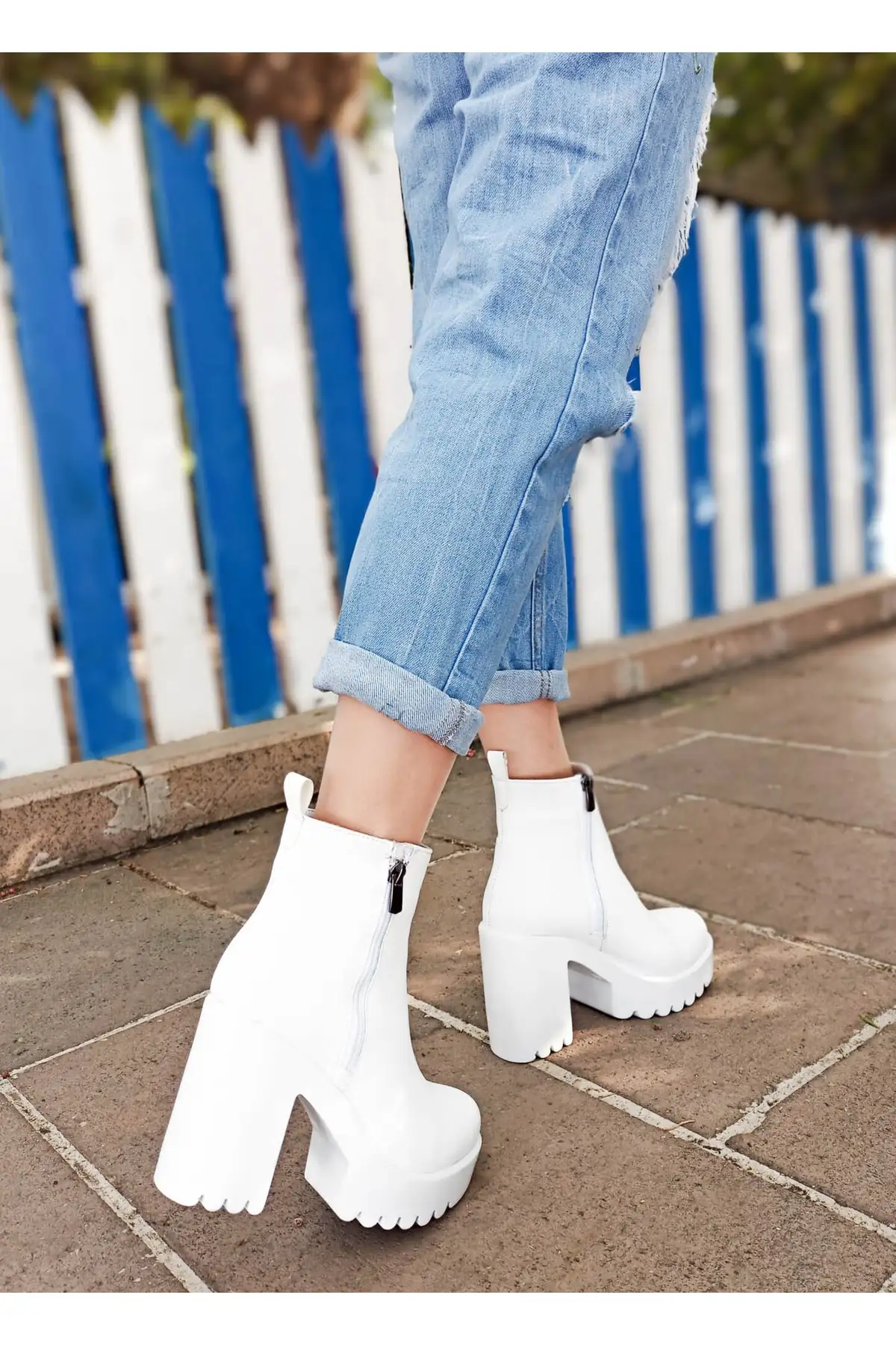 بوت و نیم بوت زنانه چکمه  با پاشنه بلند ضخیم از چرم سفید برند GDT Ayakkabı - 7830 بوت و نیم بوت زنانه چکمه با پاشنه بلند ضخیم از چرم سفید برند GDT Ayakkabı - 7830