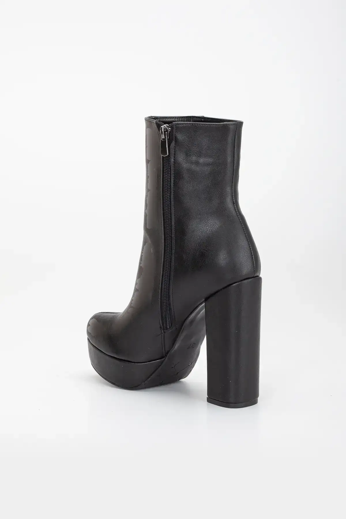 بوت و نیم بوت زنانه Bot پلتفرم  لایلا با پاشنه ضخیم  چرم مصنعی برند LİLLA - 7770 بوت و نیم بوت زنانه Bot پلتفرم لایلا با پاشنه ضخیم چرم مصنعی برند LİLLA - 7770