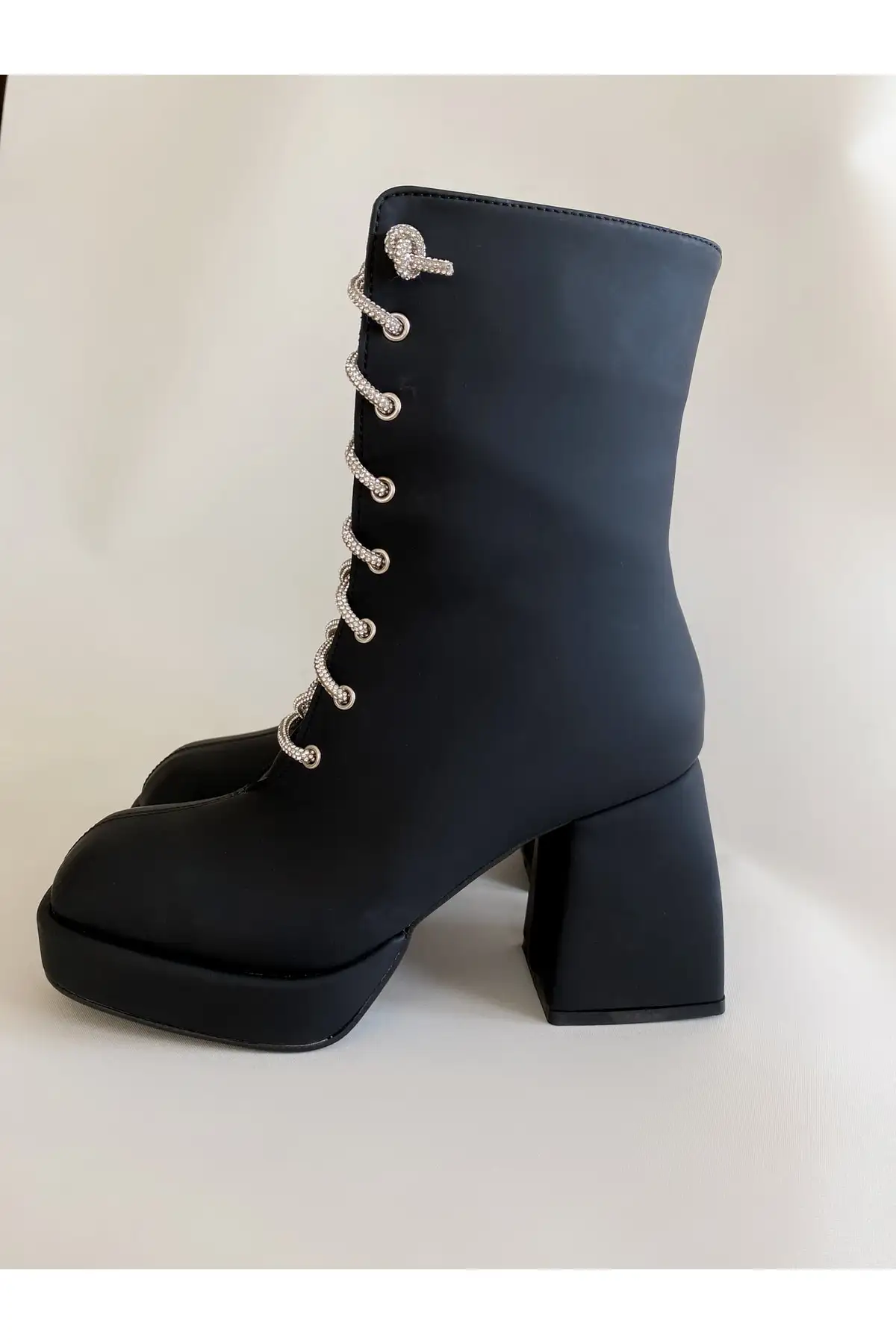 بوت و نیم بوت زنانه  پاشنهبلند پلتفرم چرم مات مشکی  با سنگهای کریستالی برند goodbye - 7822 بوت و نیم بوت زنانه پاشنهبلند پلتفرم چرم مات مشکی با سنگهای کریستالی برند goodbye - 7822