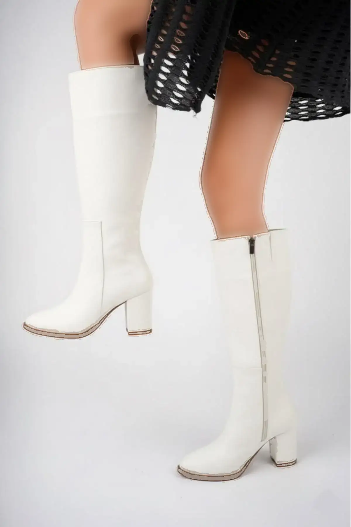 بوت و نیم بوت زنانه چکمههای  سفید با پاشنه 7 سانتیمتر برند Les Passent - 8087 بوت و نیم بوت زنانه چکمههای سفید با پاشنه 7 سانتیمتر برند Les Passent - 8087