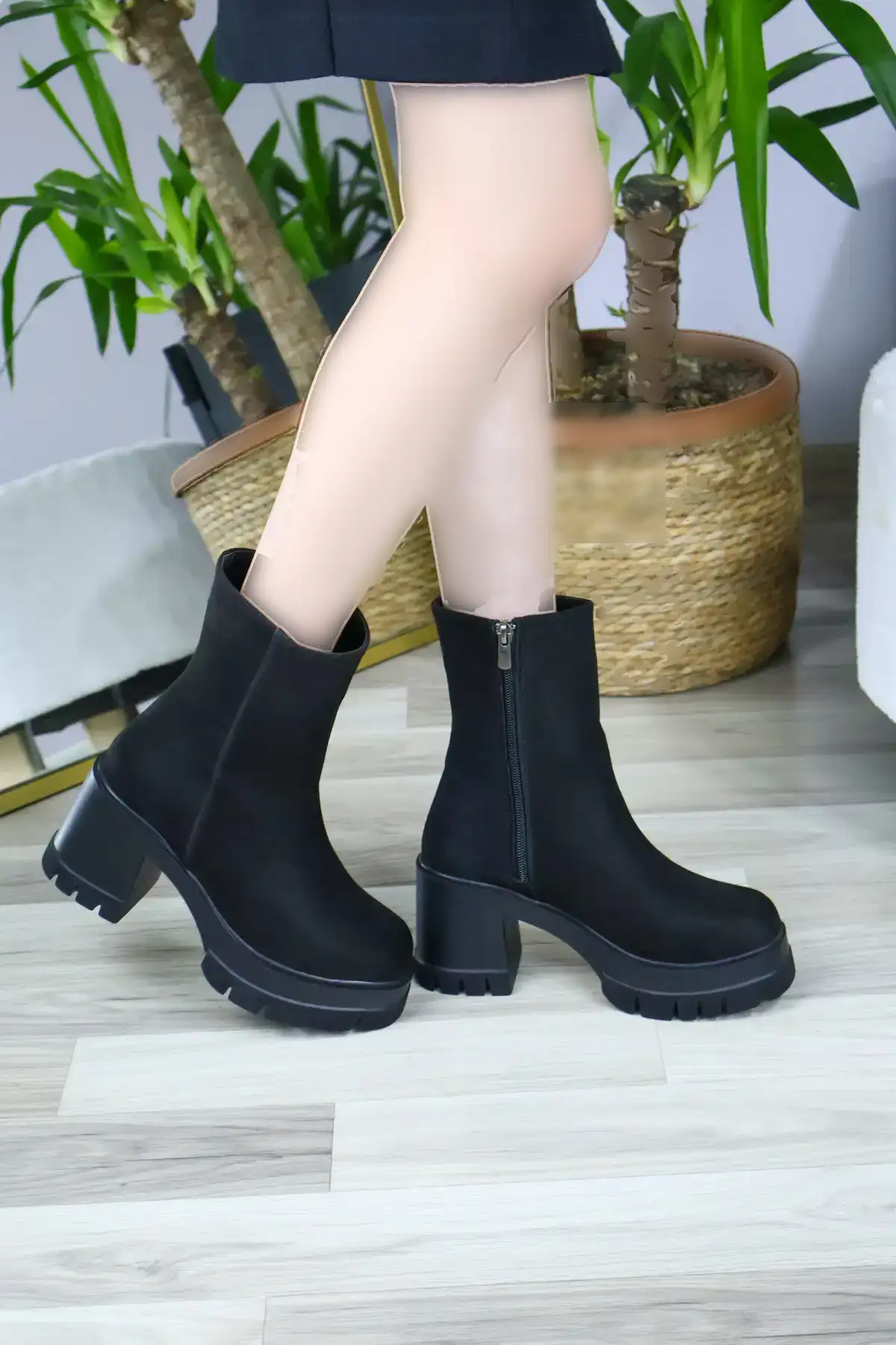 بوت و نیم بوت زنانه  پلتفرم با पاشنه 8 سانتیمتری  مشکی از جیر برند asmi shoes - 7765 بوت و نیم بوت زنانه پلتفرم با पاشنه 8 سانتیمتری مشکی از جیر برند asmi shoes - 7765