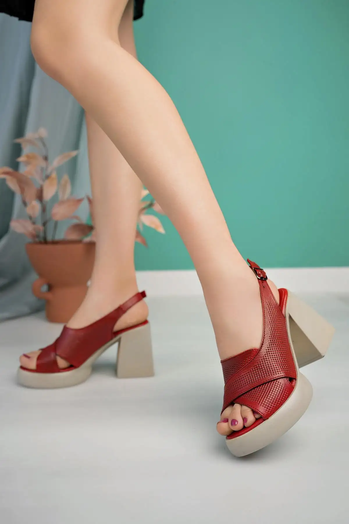 کفش صندل زنانه روزمره با پاشنه بلند از چرم طبیعی DD0179 برند Diego Carlotti - 8233