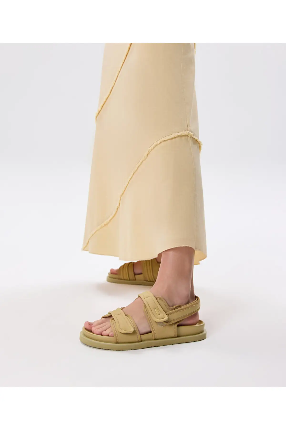 کفش صندل زنانه ساندال دو بند برند Twist - 8240