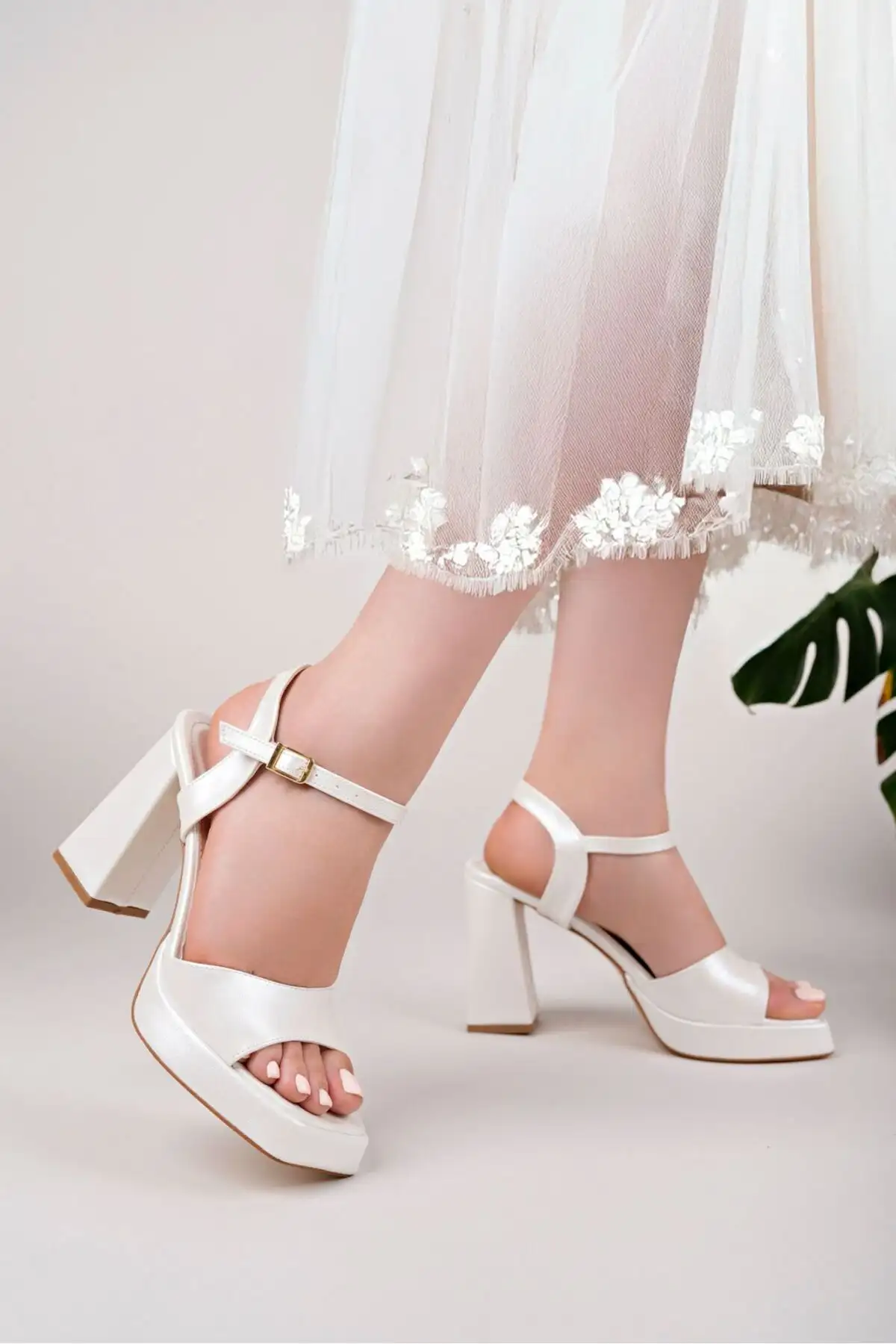 کفش پاشنه بلند زنانه  عروس پلتفرم با پاشنه  و گوشهدار  برند Lölük Moda - 7979 کفش پاشنه بلند زنانه عروس پلتفرم با پاشنه و گوشهدار برند Lölük Moda - 7979