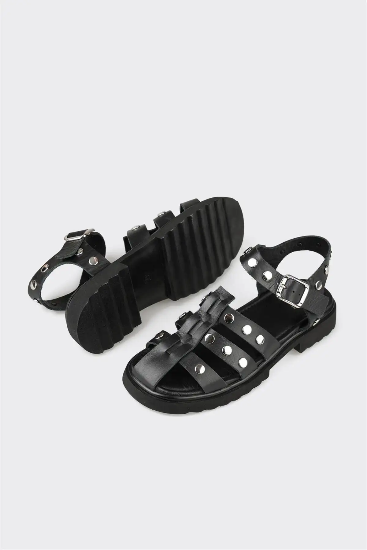 کفش صندل زنانه روزانه چرم مشکی برند Elle - 8272 کفش صندل زنانه روزانه چرم مشکی برند Elle - 8272