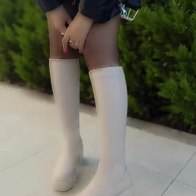 بوت و نیم‌ بوت زنانه ی پلتفرم با پاشنه بلند در رنگ بژ کِرِم مات از جنس چرم مصنعی برند POLKA STORE - 7784