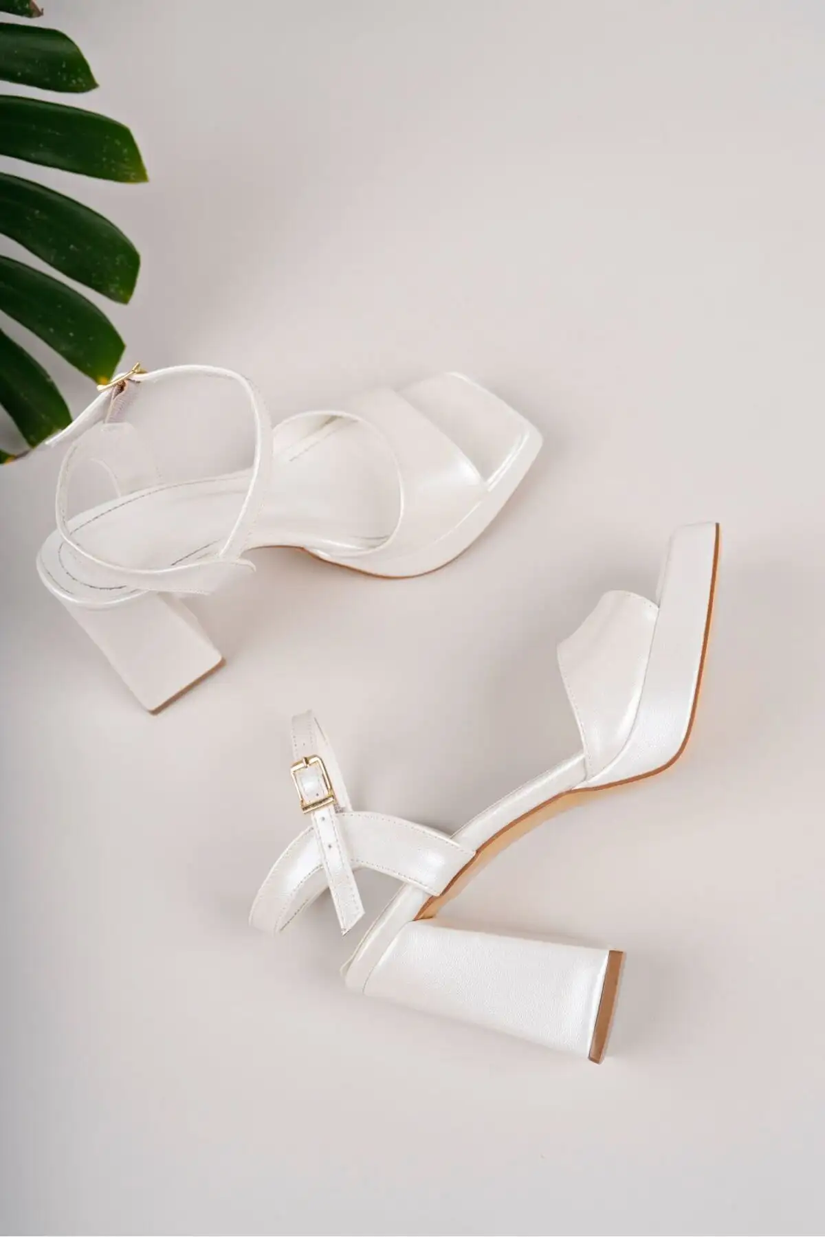 کفش پاشنه بلند زنانه  عروس پلتفرم با پاشنه  و گوشهدار  برند Lölük Moda - 7979 کفش پاشنه بلند زنانه عروس پلتفرم با پاشنه و گوشهدار برند Lölük Moda - 7979