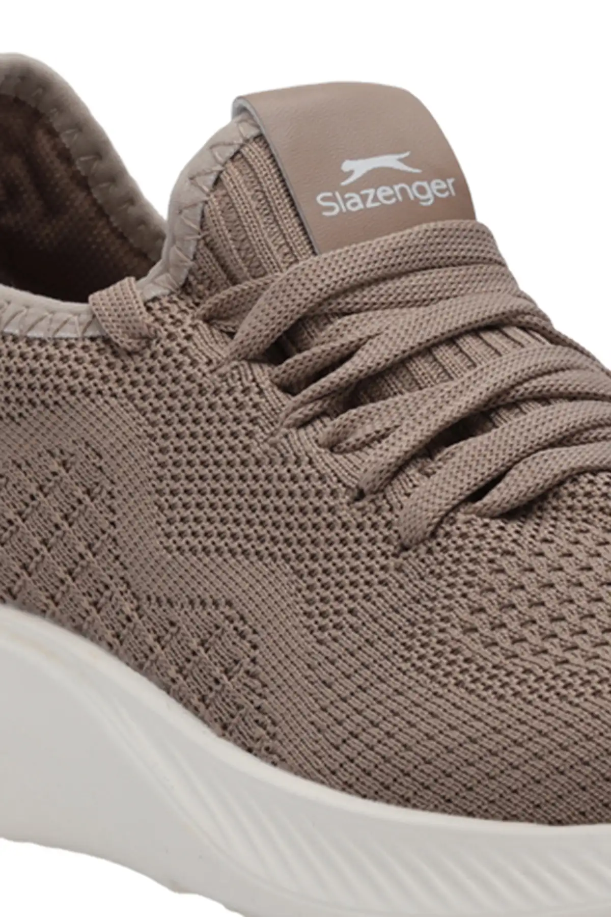 کفش اسپرت مردانه  ورزشی  بادریا نیو I رنگ بژ برای دویدن و پیادهروی برند Slazenger - 8051 کفش اسپرت مردانه ورزشی بادریا نیو I رنگ بژ برای دویدن و پیادهروی برند Slazenger - 8051