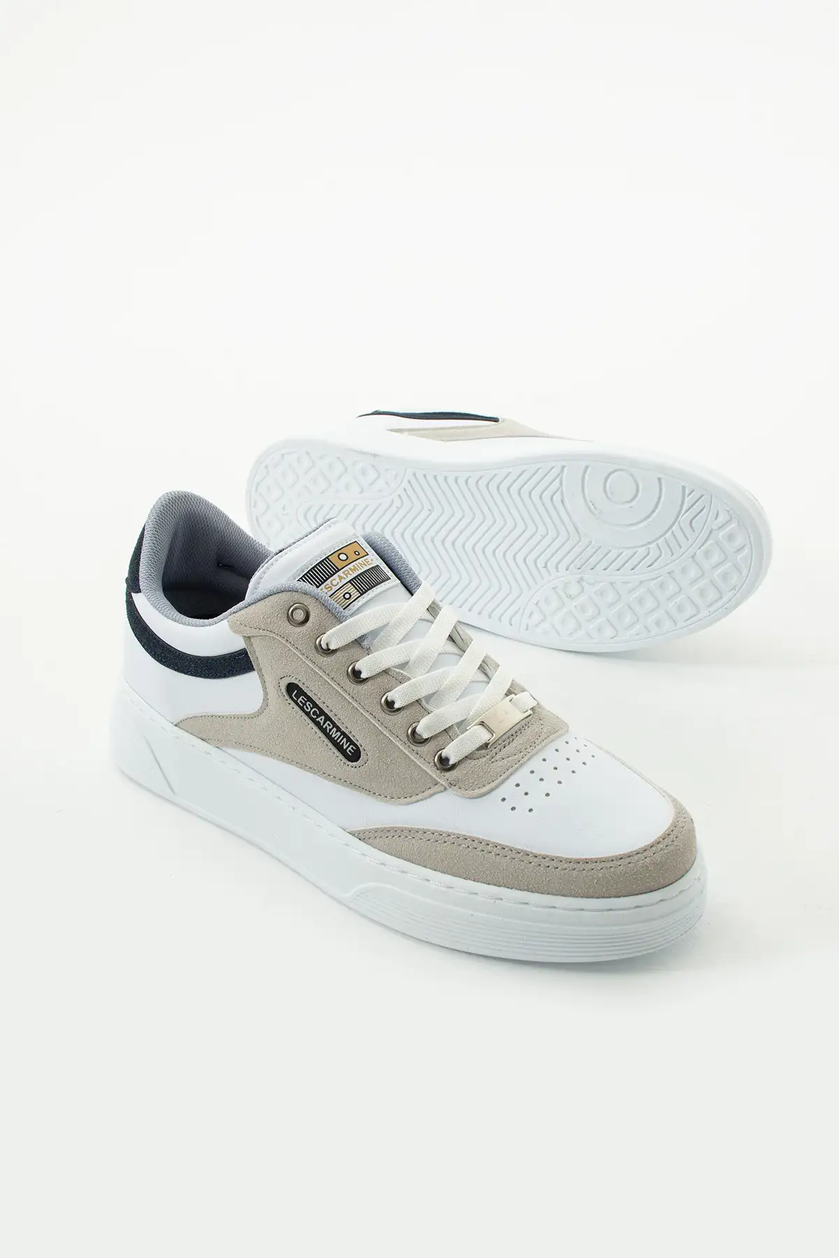 کفش اسپرت مردانه 907  ورزشی  سفید با جزئیات کرمی و کفی سفید و بند سفید برند LesCarmine - 7732 کفش اسپرت مردانه 907 ورزشی سفید با جزئیات کرمی و کفی سفید و بند سفید برند LesCarmine - 7732